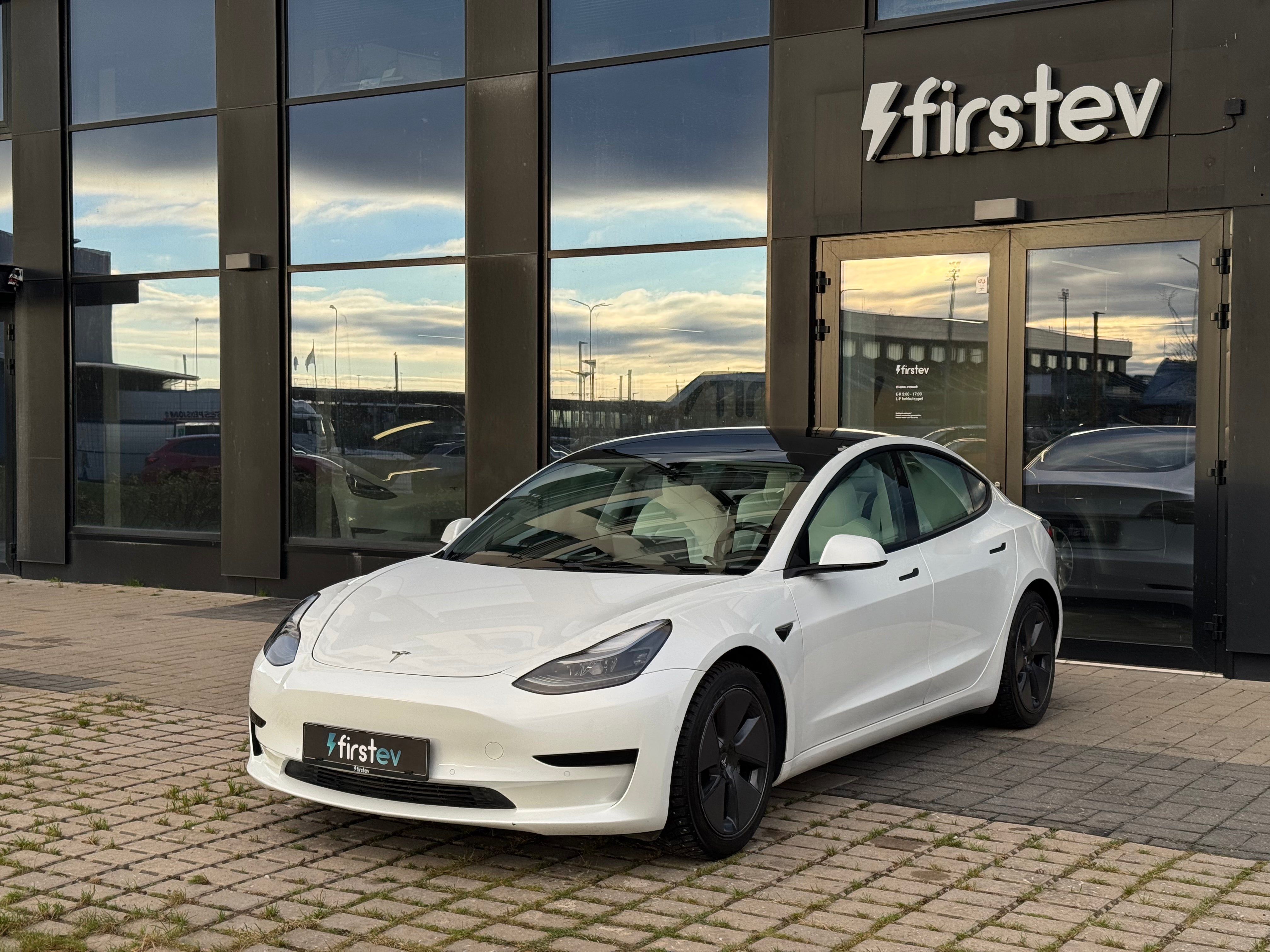 Tesla Model 3 Standard Range Plus 2021