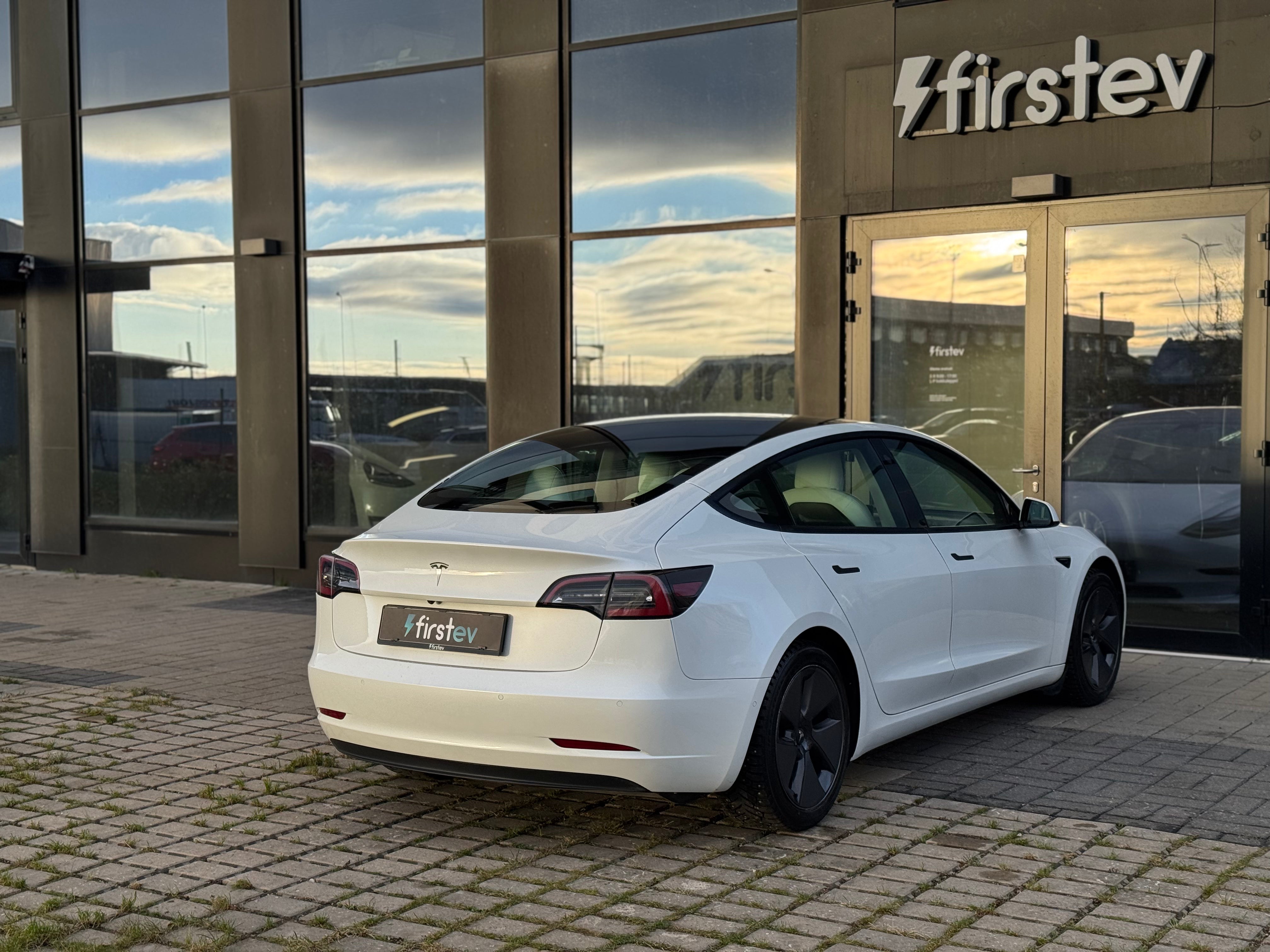 Tesla Model 3 Standard Range Plus 2021