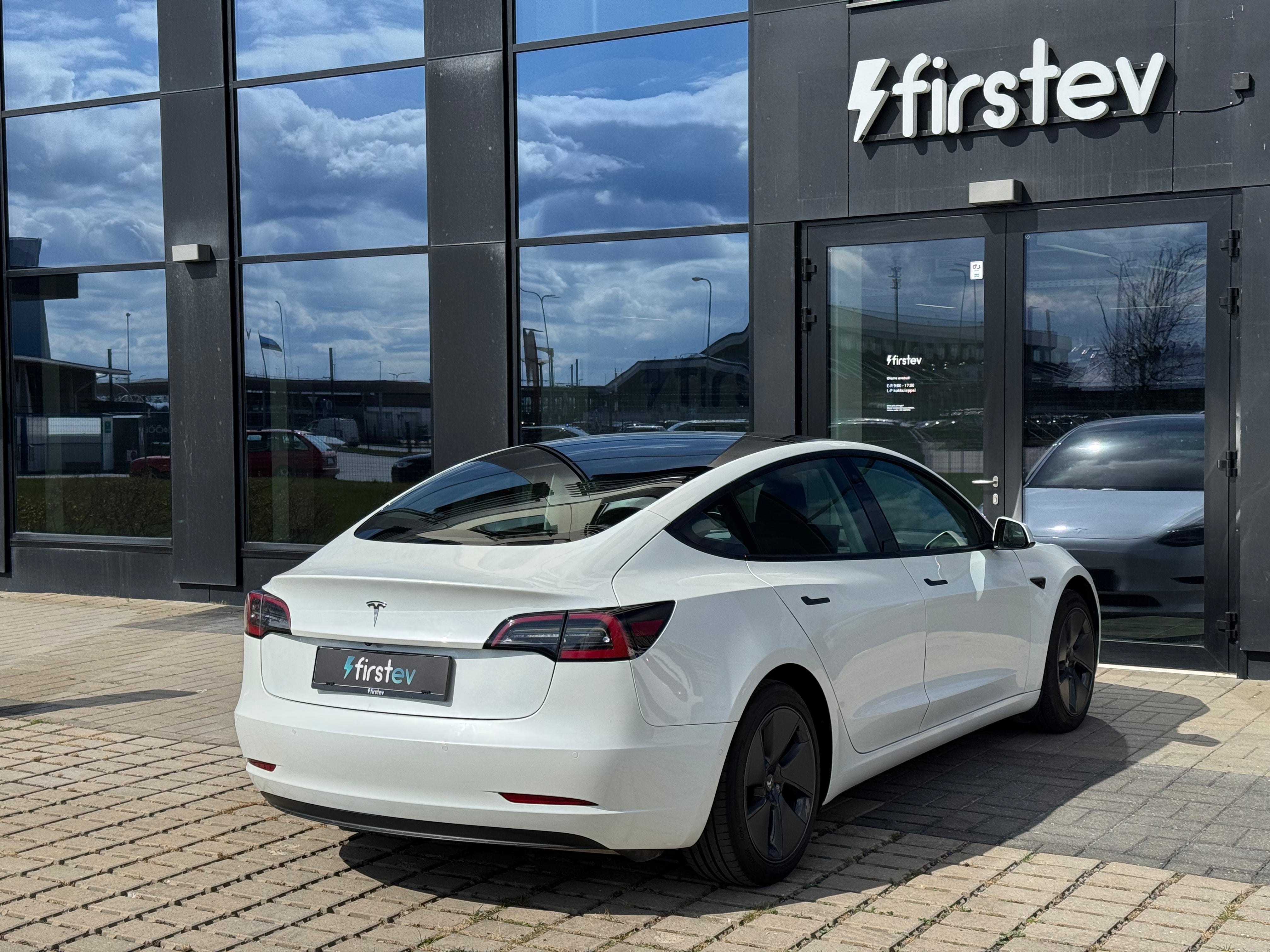 Tesla Model 3 Standard Range Plus 2021