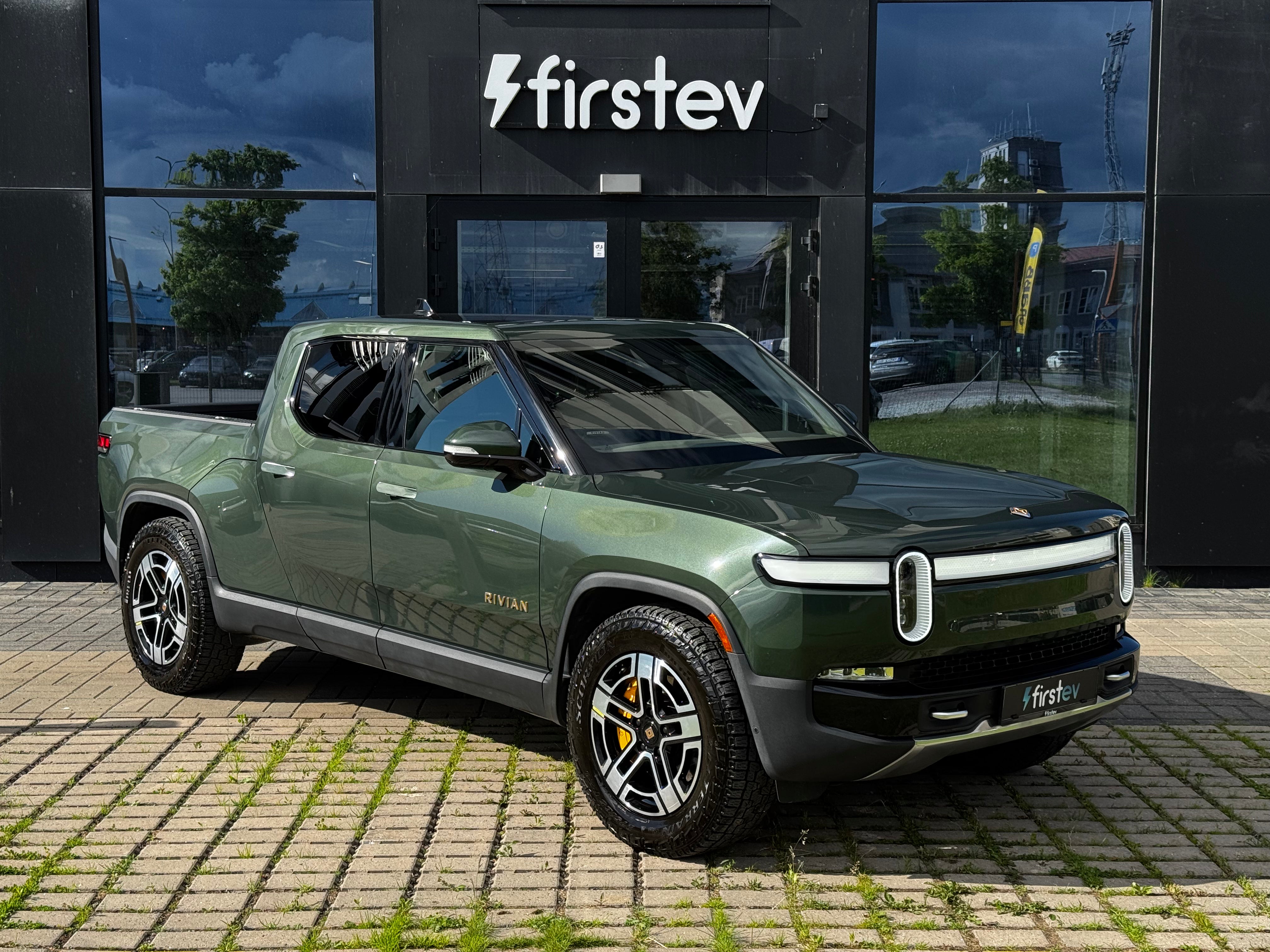 Rivian R1T Adventure Package