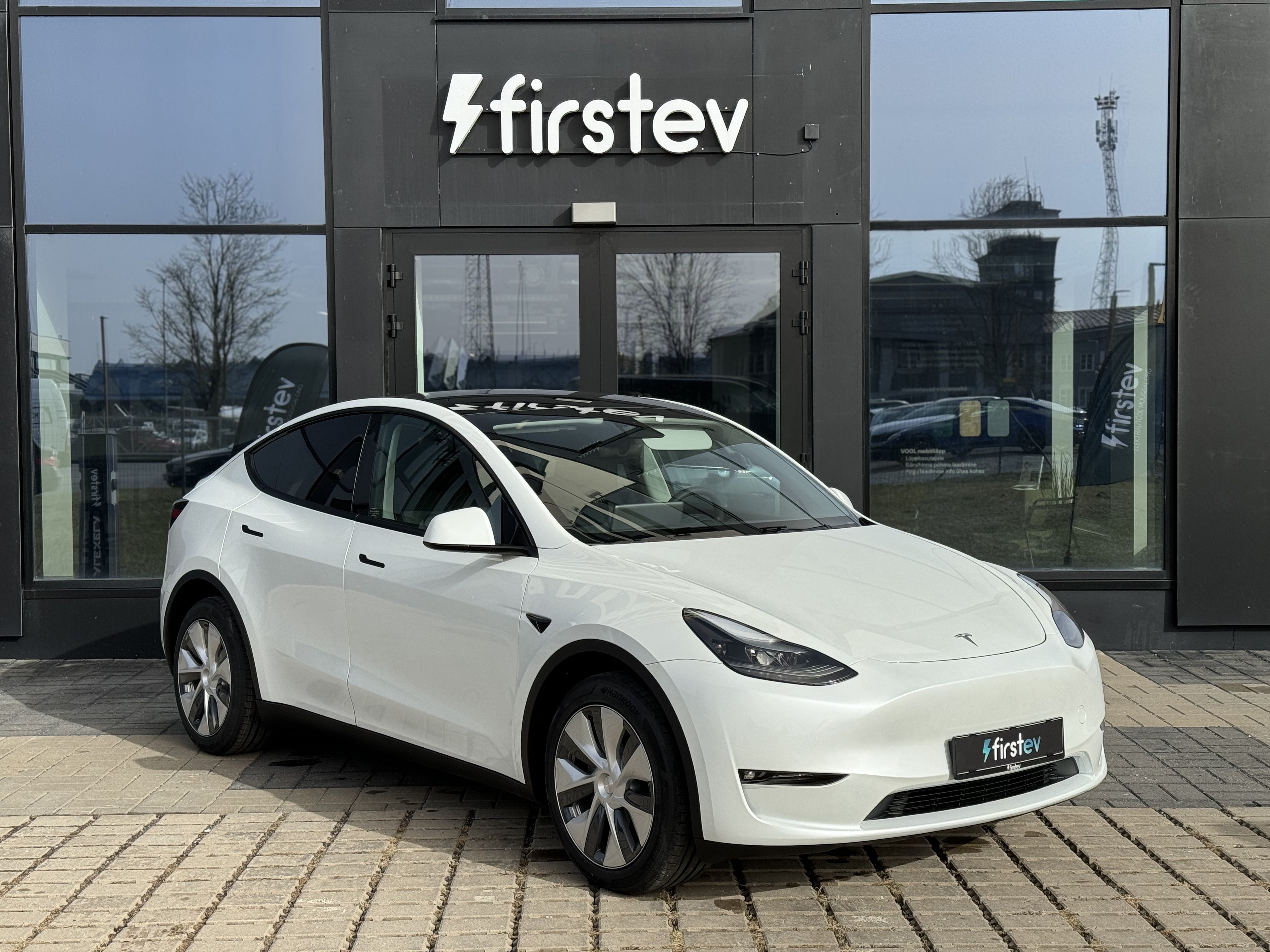 Tesla Model Y Long Range 2024