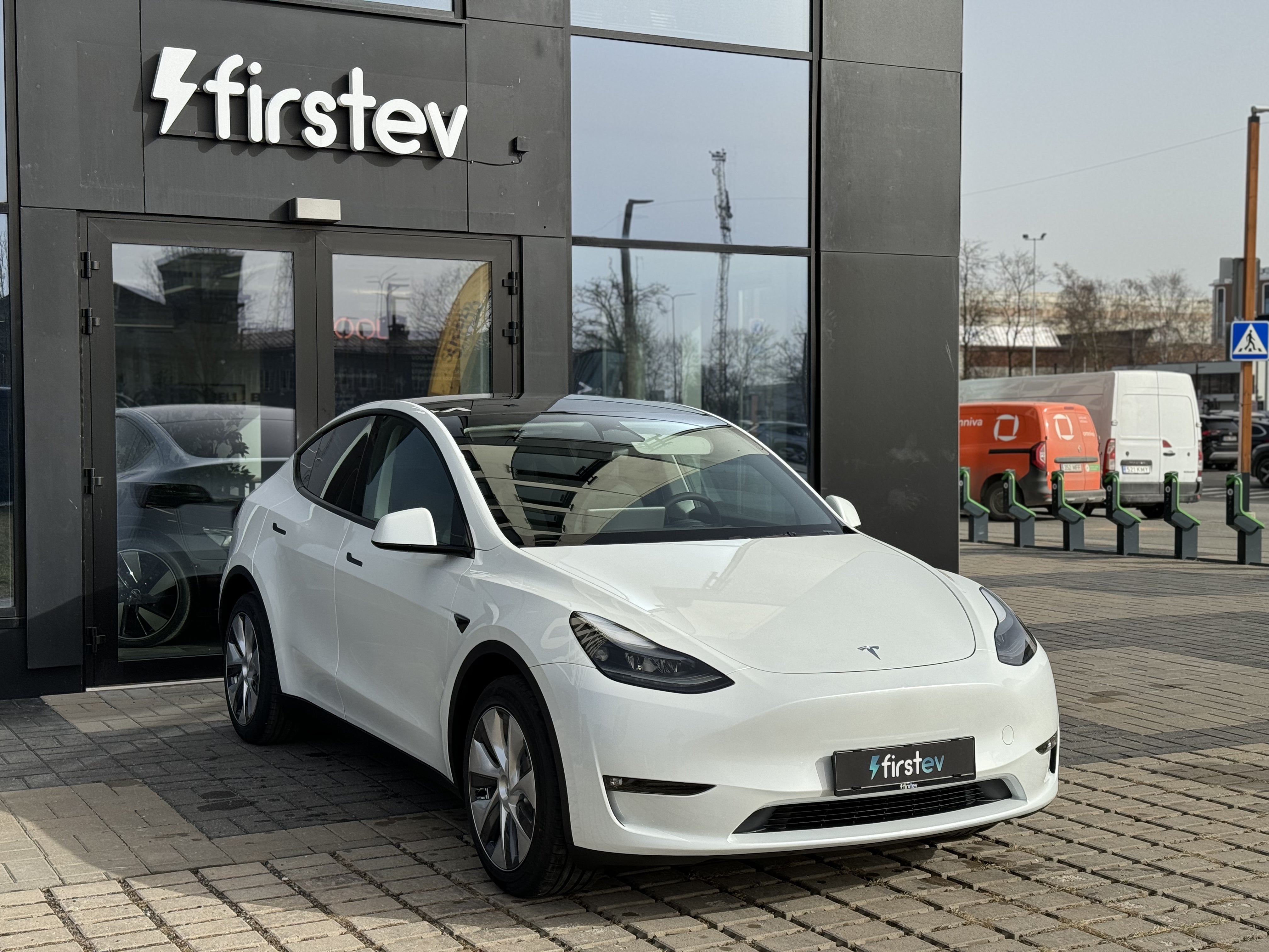 Tesla Model Y Long Range 2024