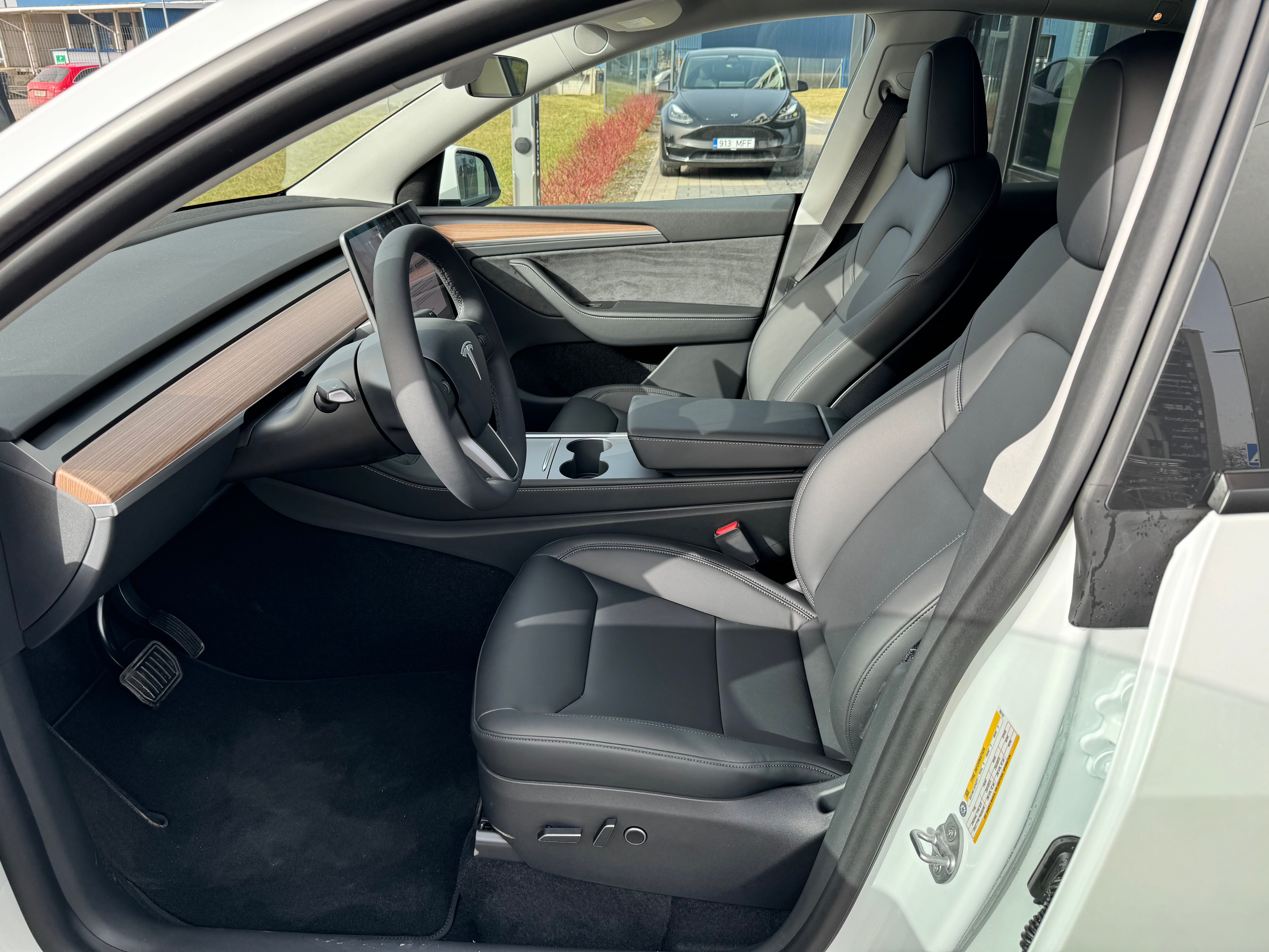 Tesla Model Y Long Range 2024