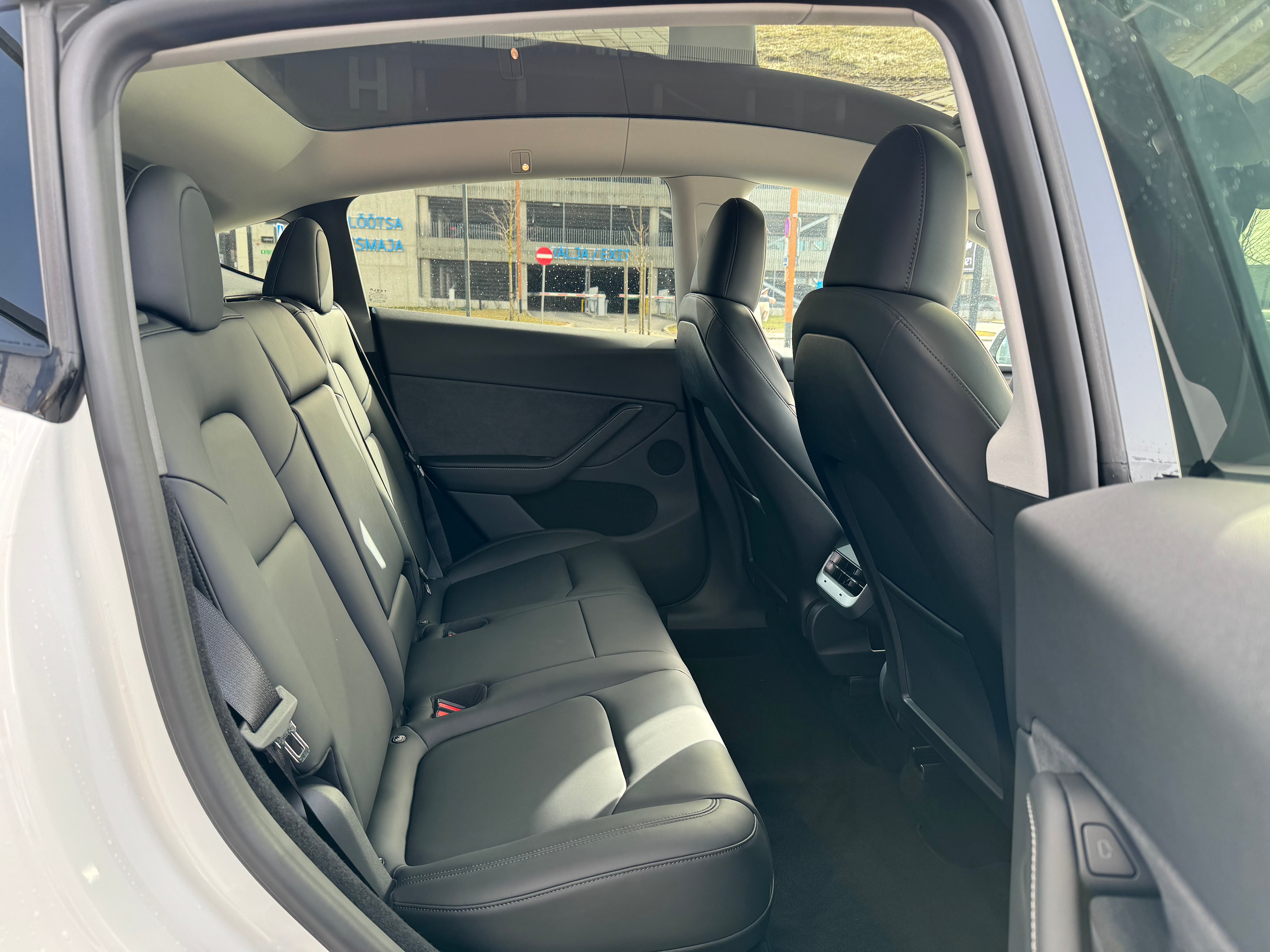 Tesla Model Y Long Range 2024