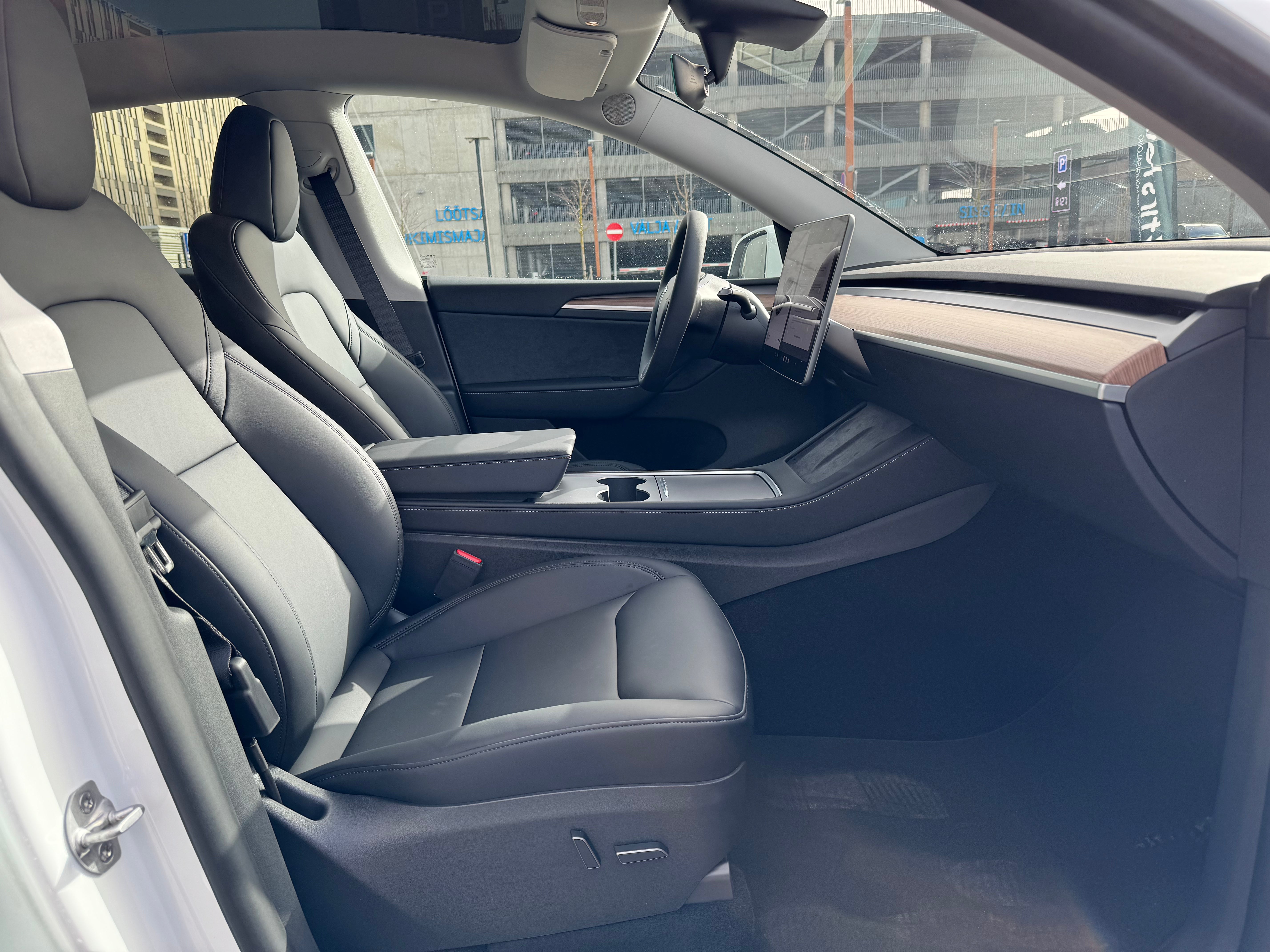 Tesla Model Y Long Range 2024