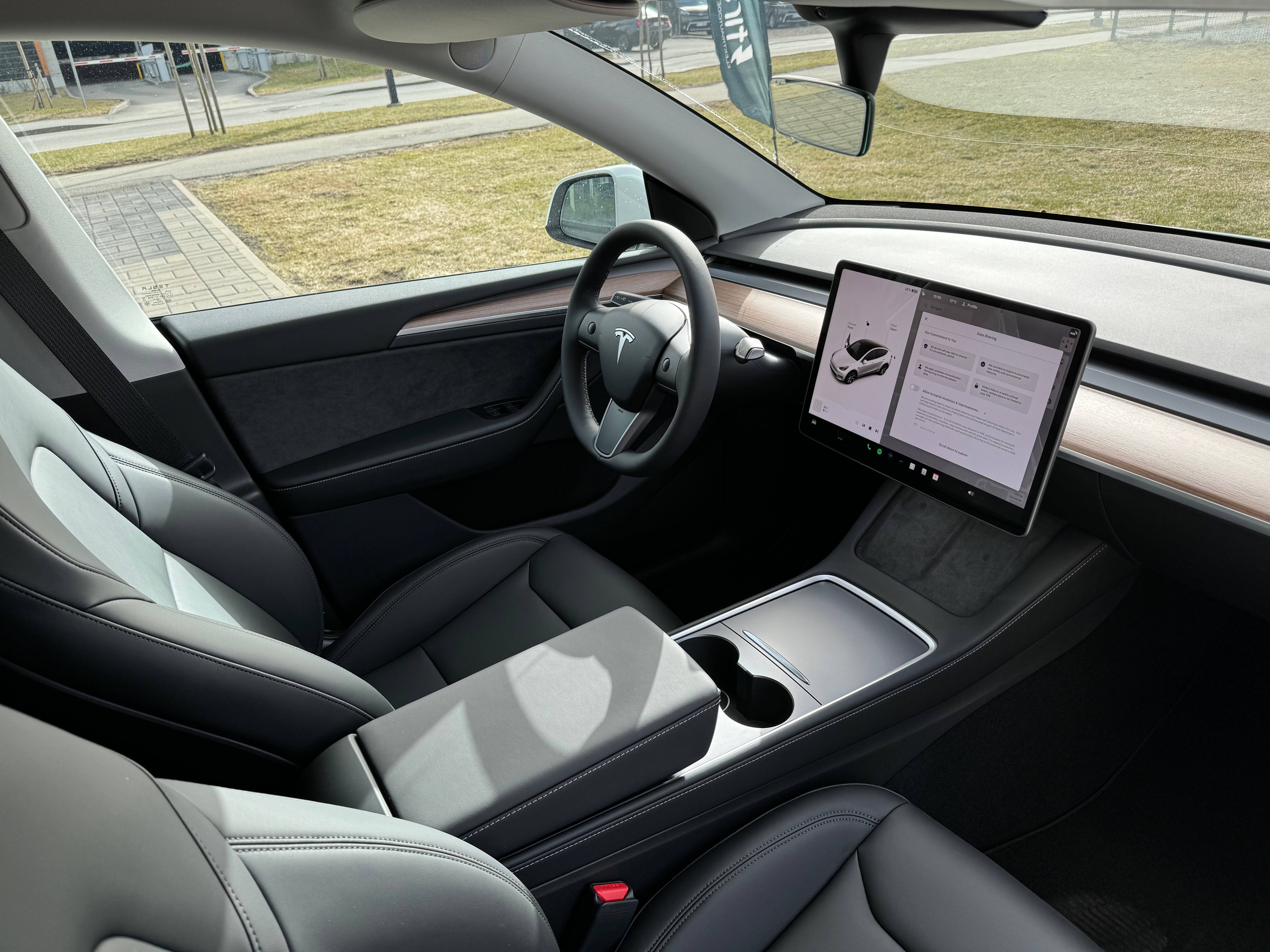 Tesla Model Y Long Range 2024