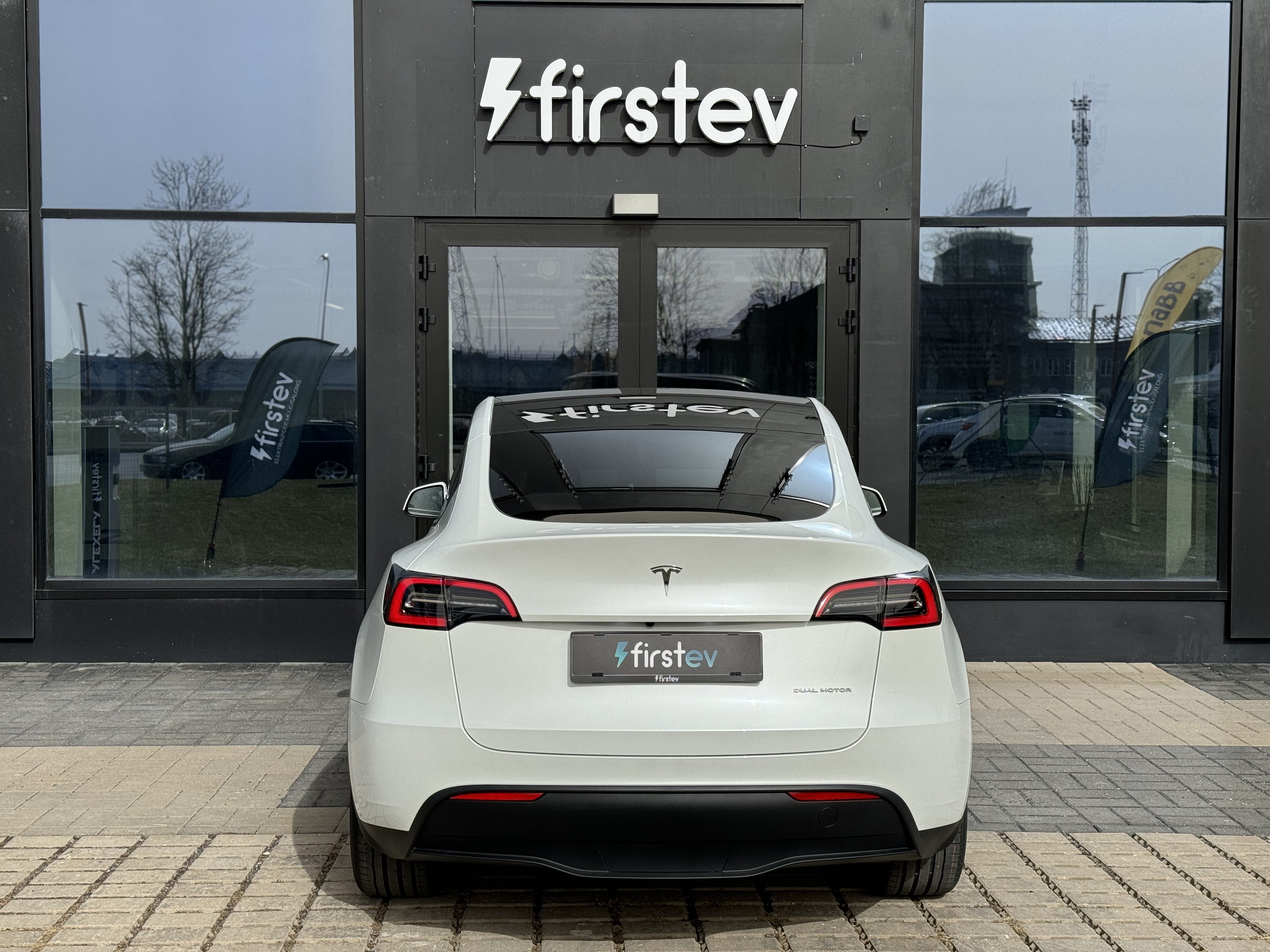 Tesla Model Y Long Range 2024