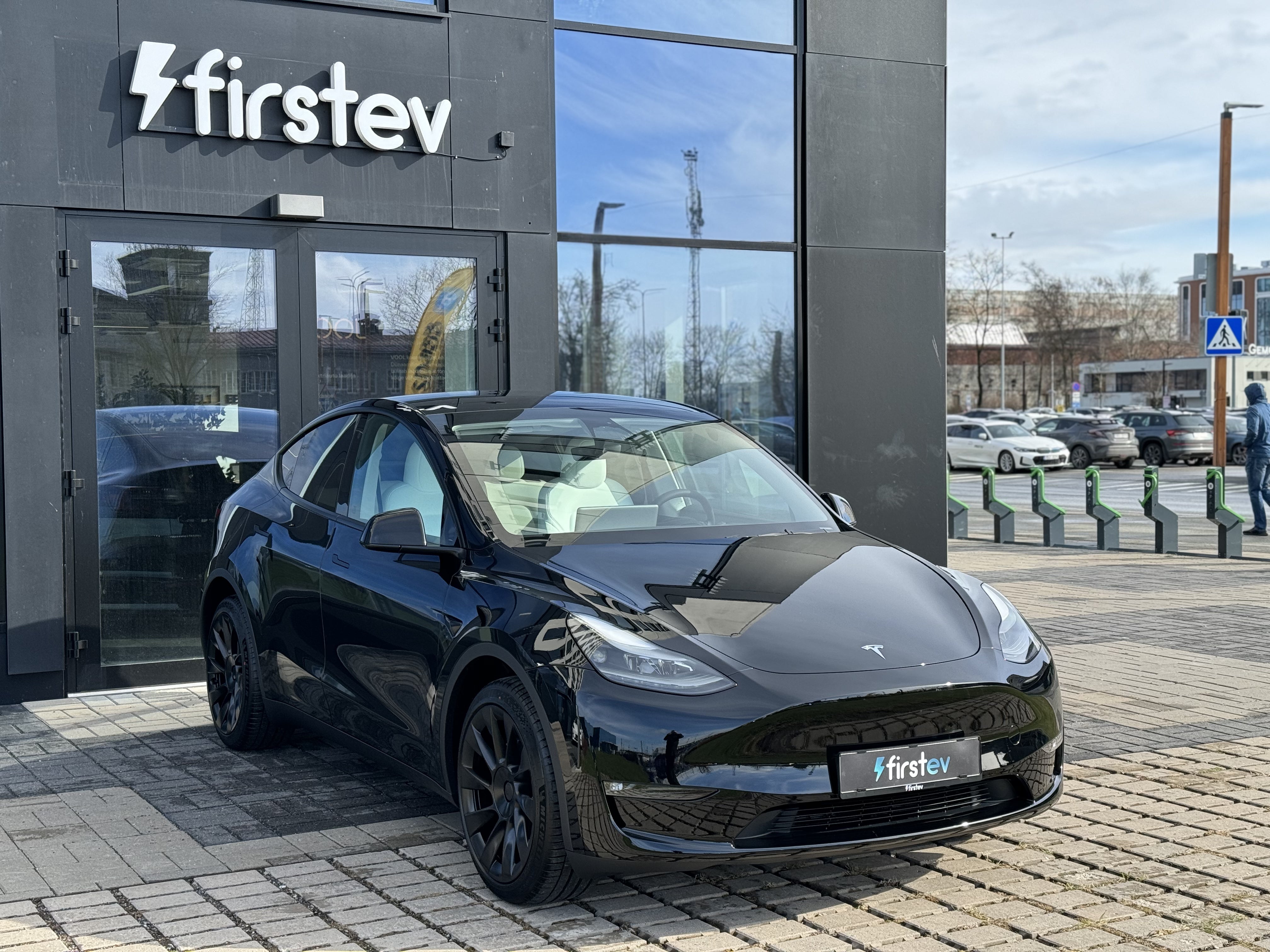 Tesla Model Y Long Range 2024