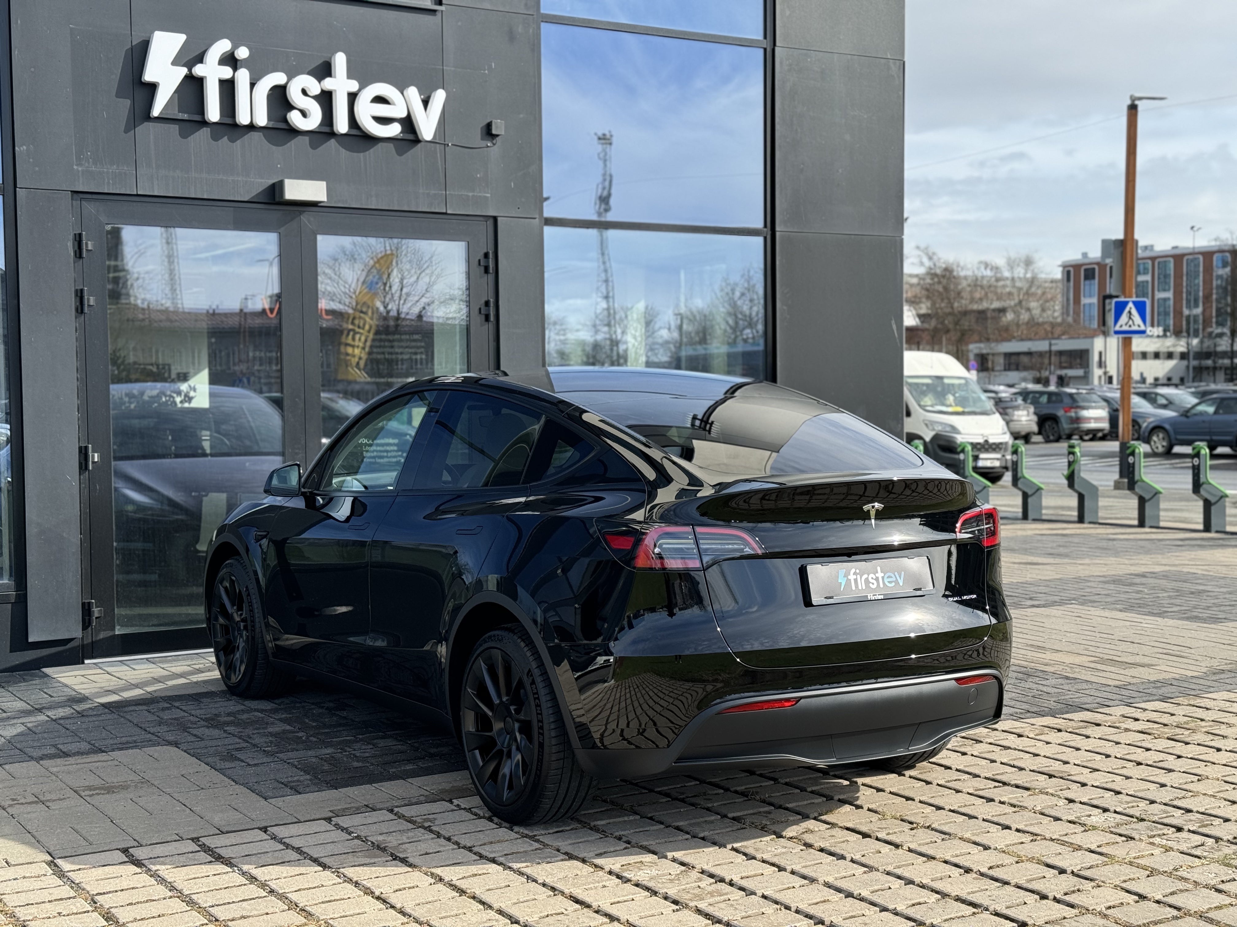 Tesla Model Y Long Range 2024