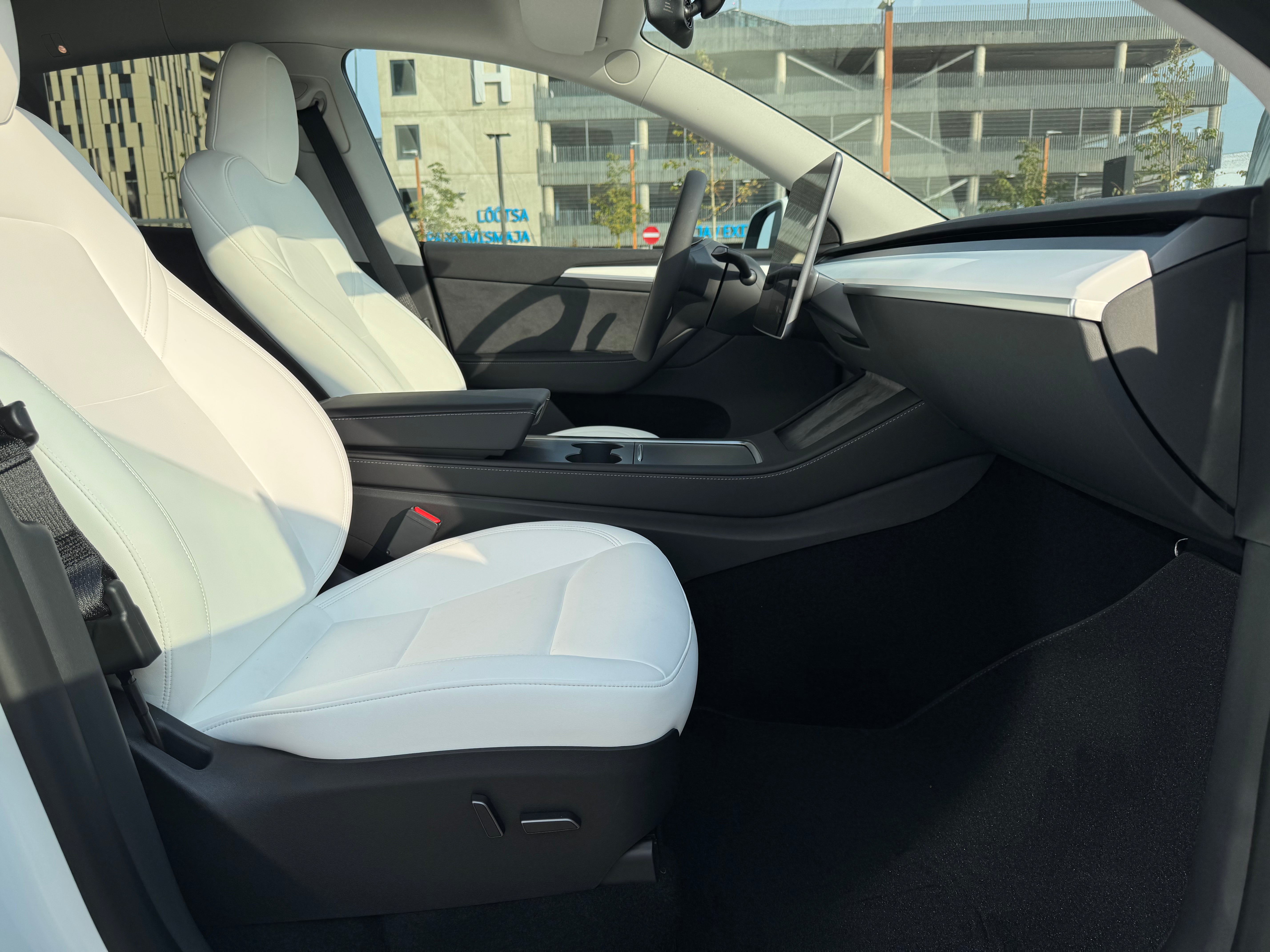 Tesla Model Y Long Range RWD 2024