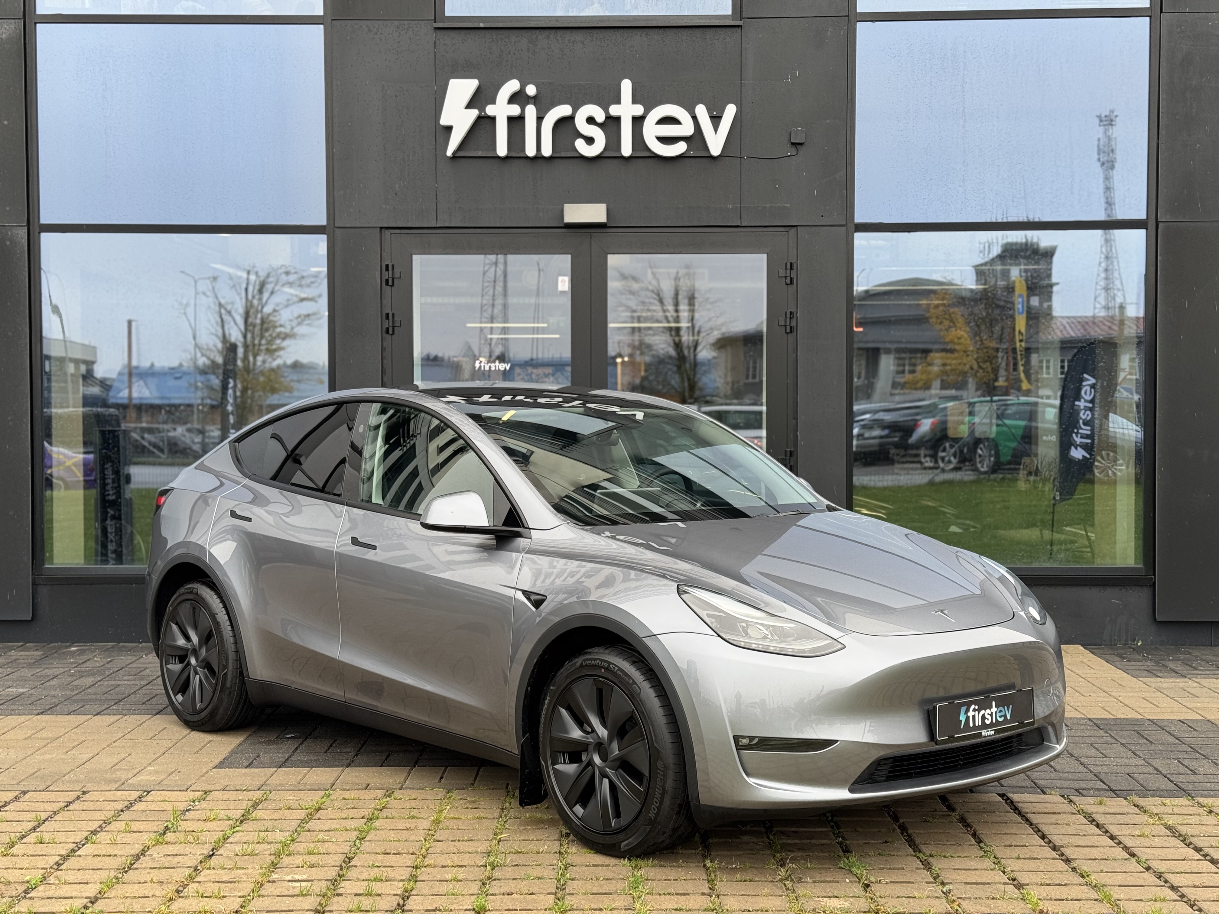 Tesla Model Y Long Range 2024