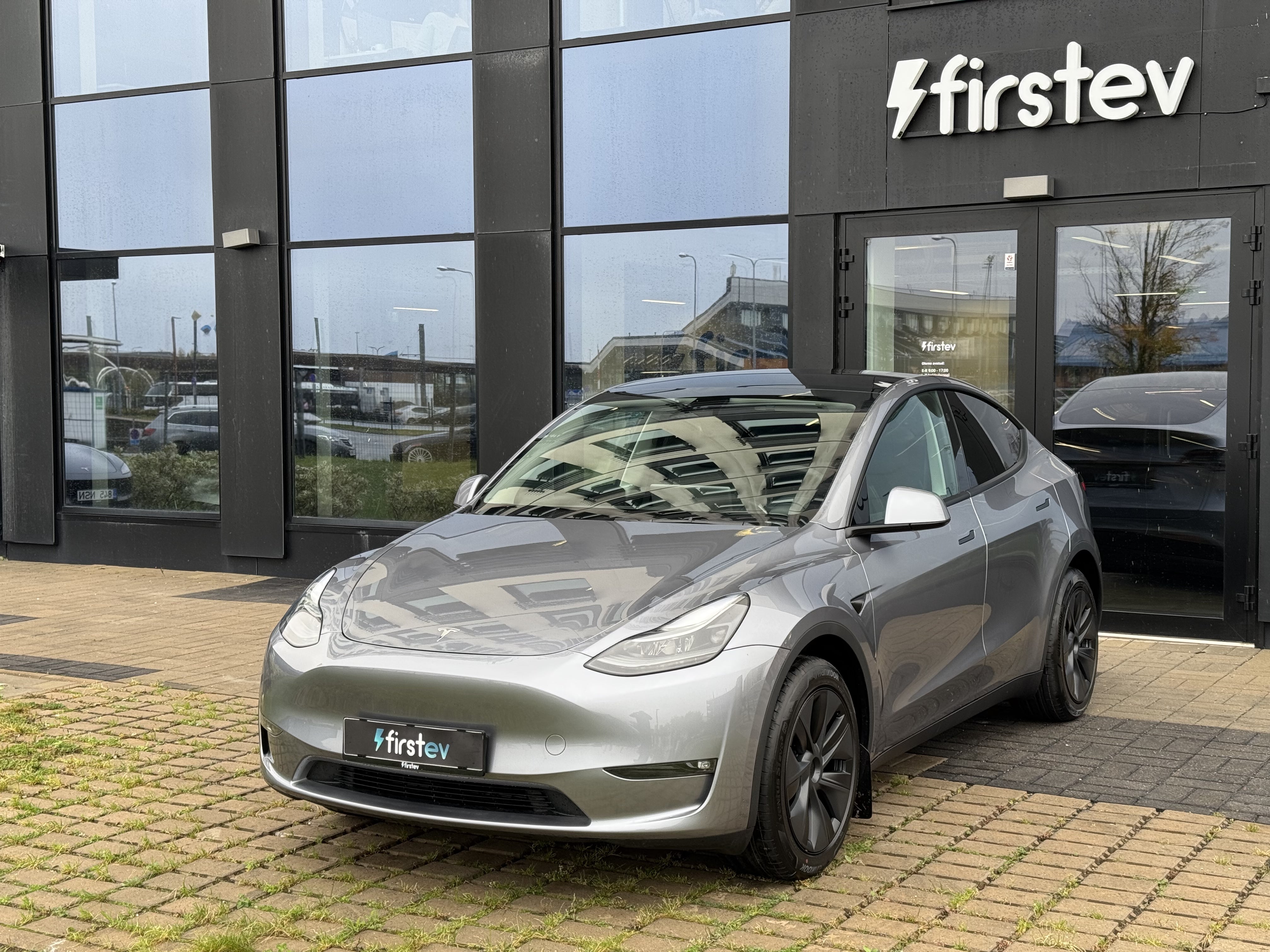 Tesla Model Y Long Range 2024