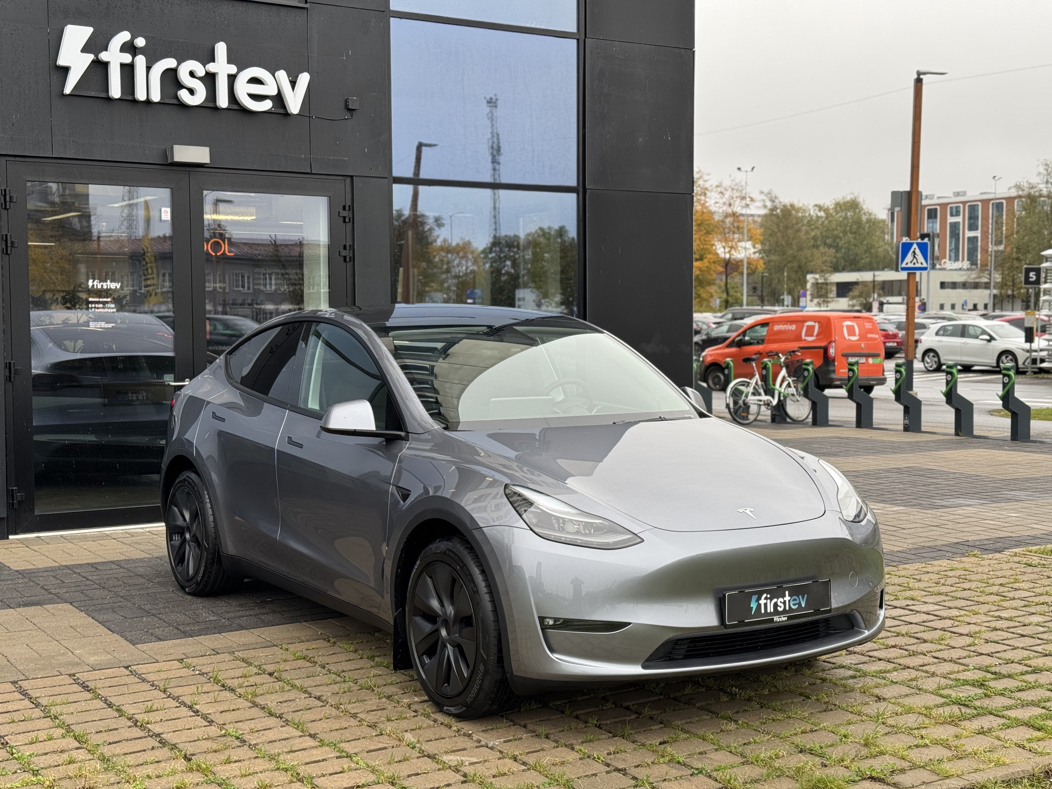 Tesla Model Y Long Range 2024