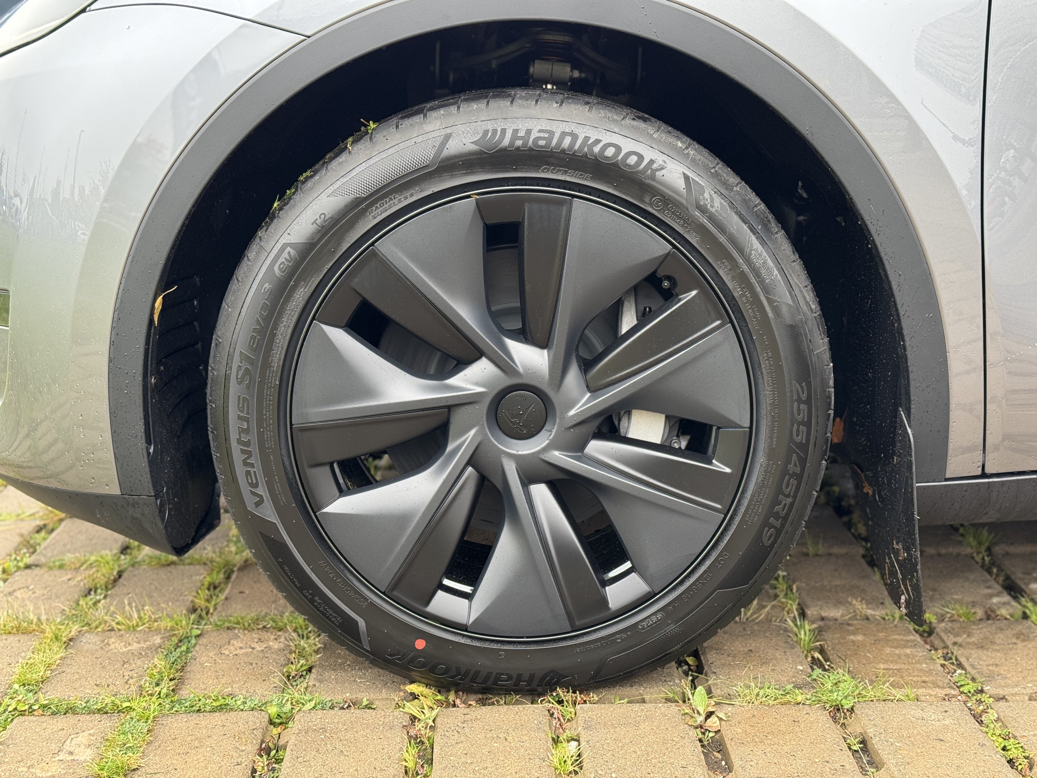 Tesla Model Y Long Range 2024