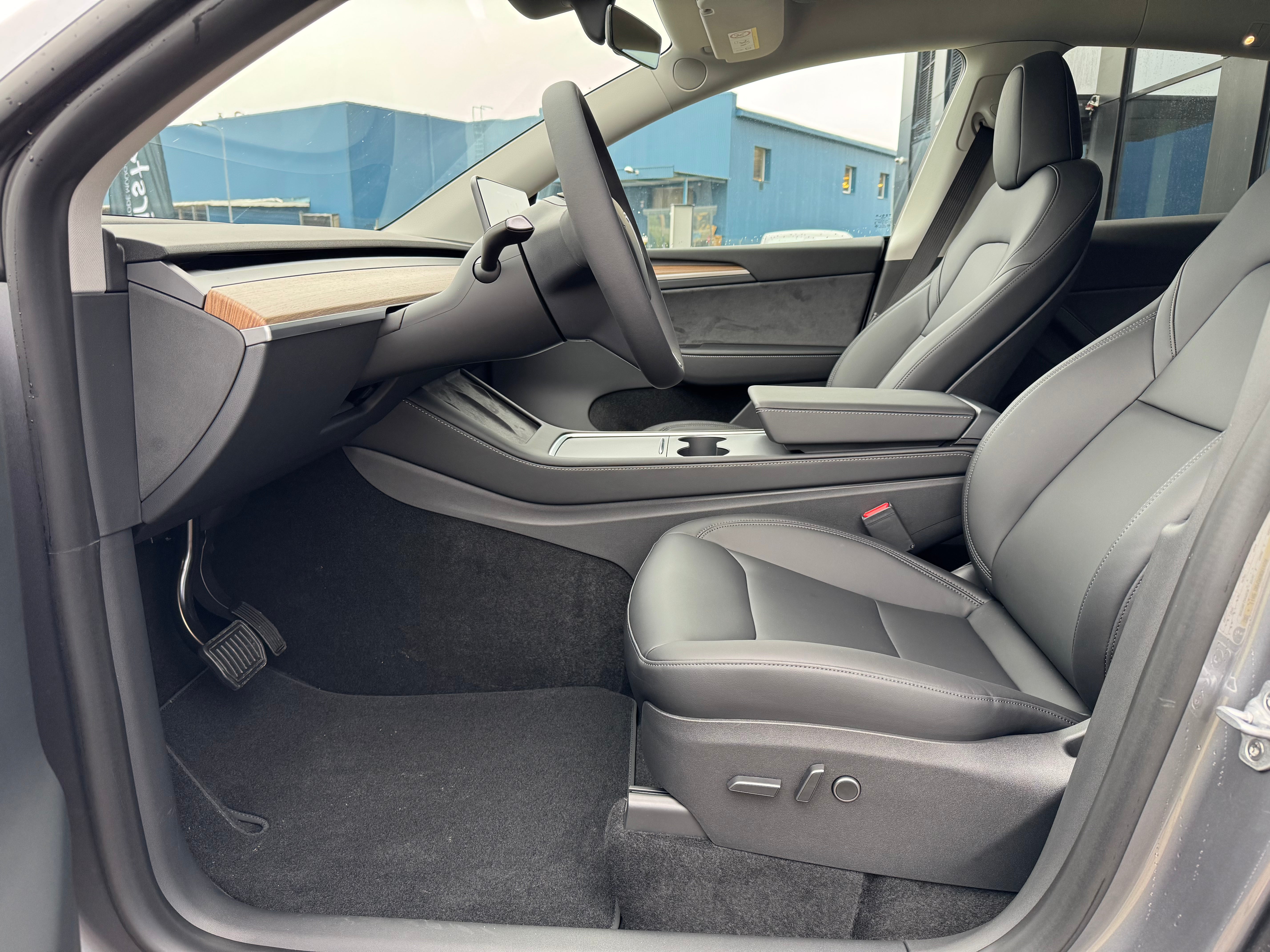 Tesla Model Y Long Range 2024