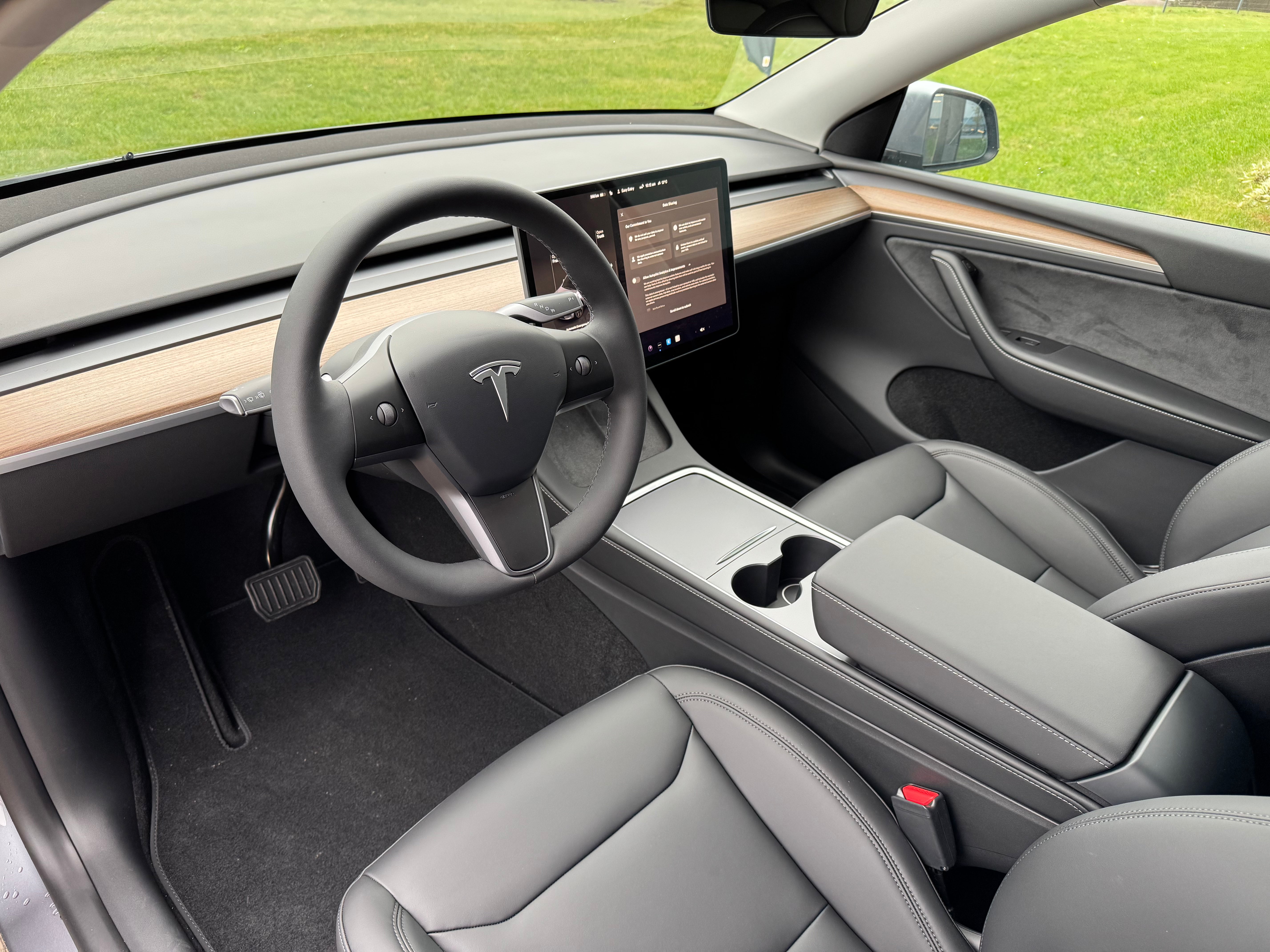 Tesla Model Y Long Range 2024