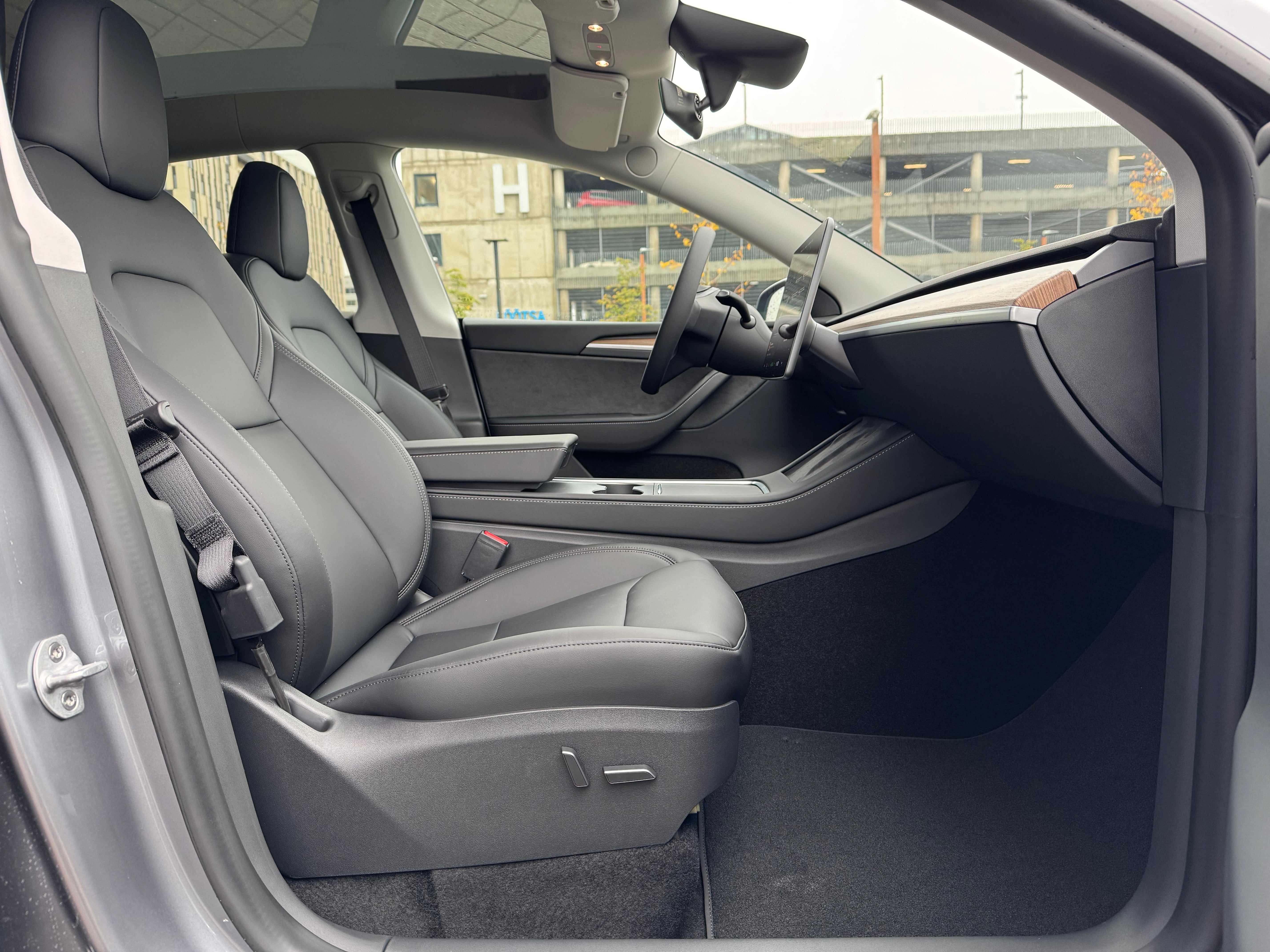 Tesla Model Y Long Range 2024