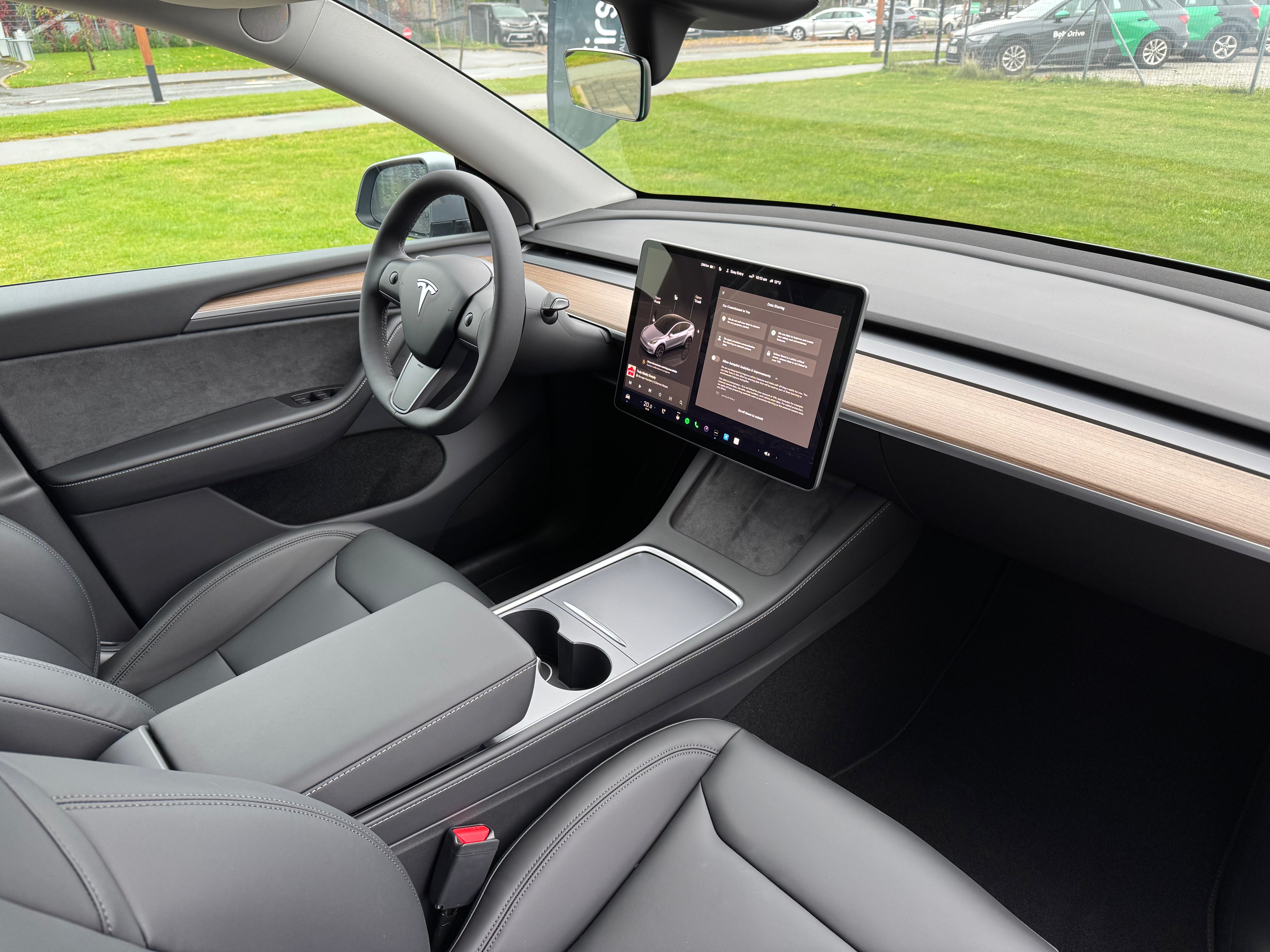 Tesla Model Y Long Range 2024