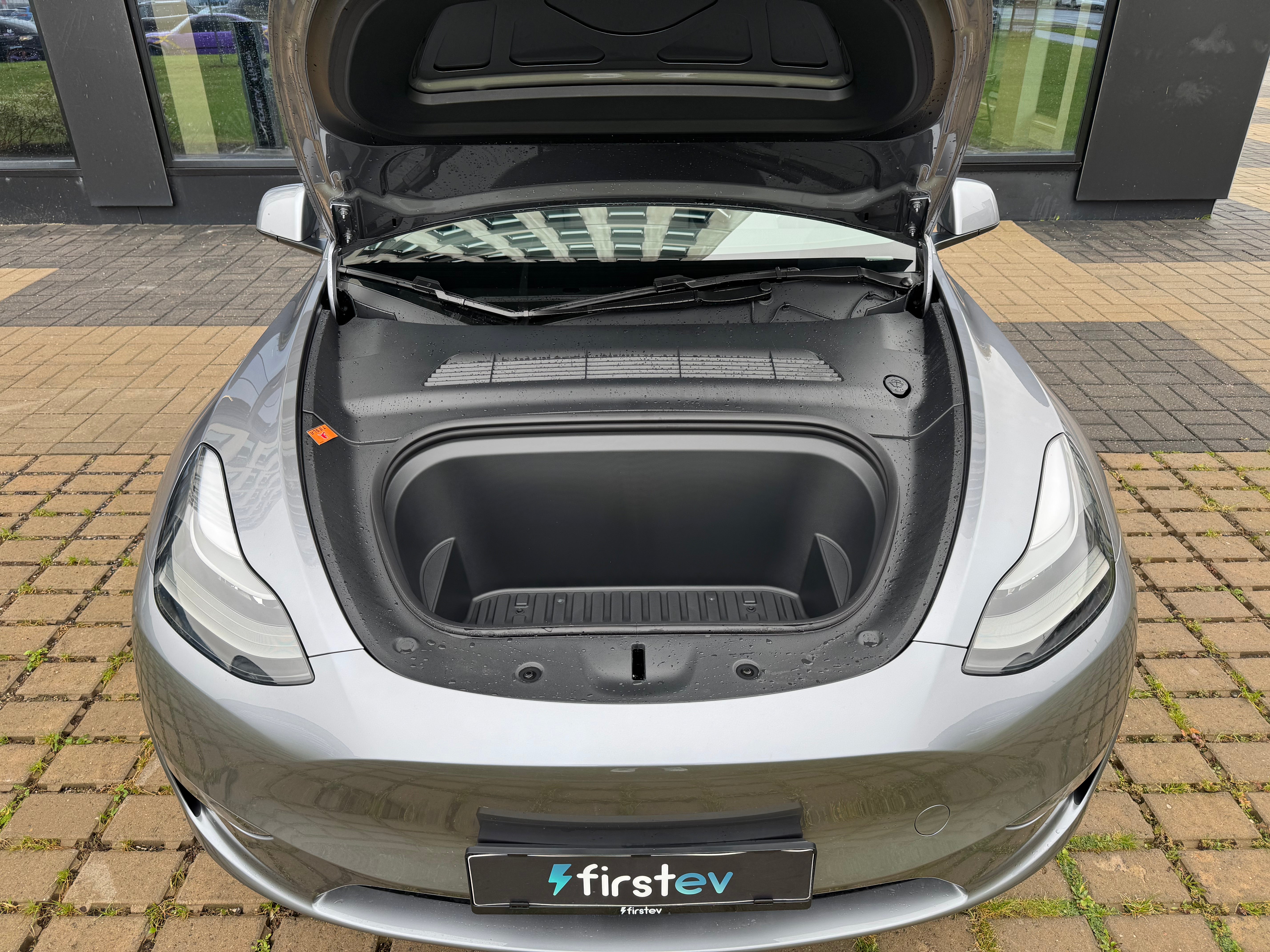 Tesla Model Y Long Range 2024