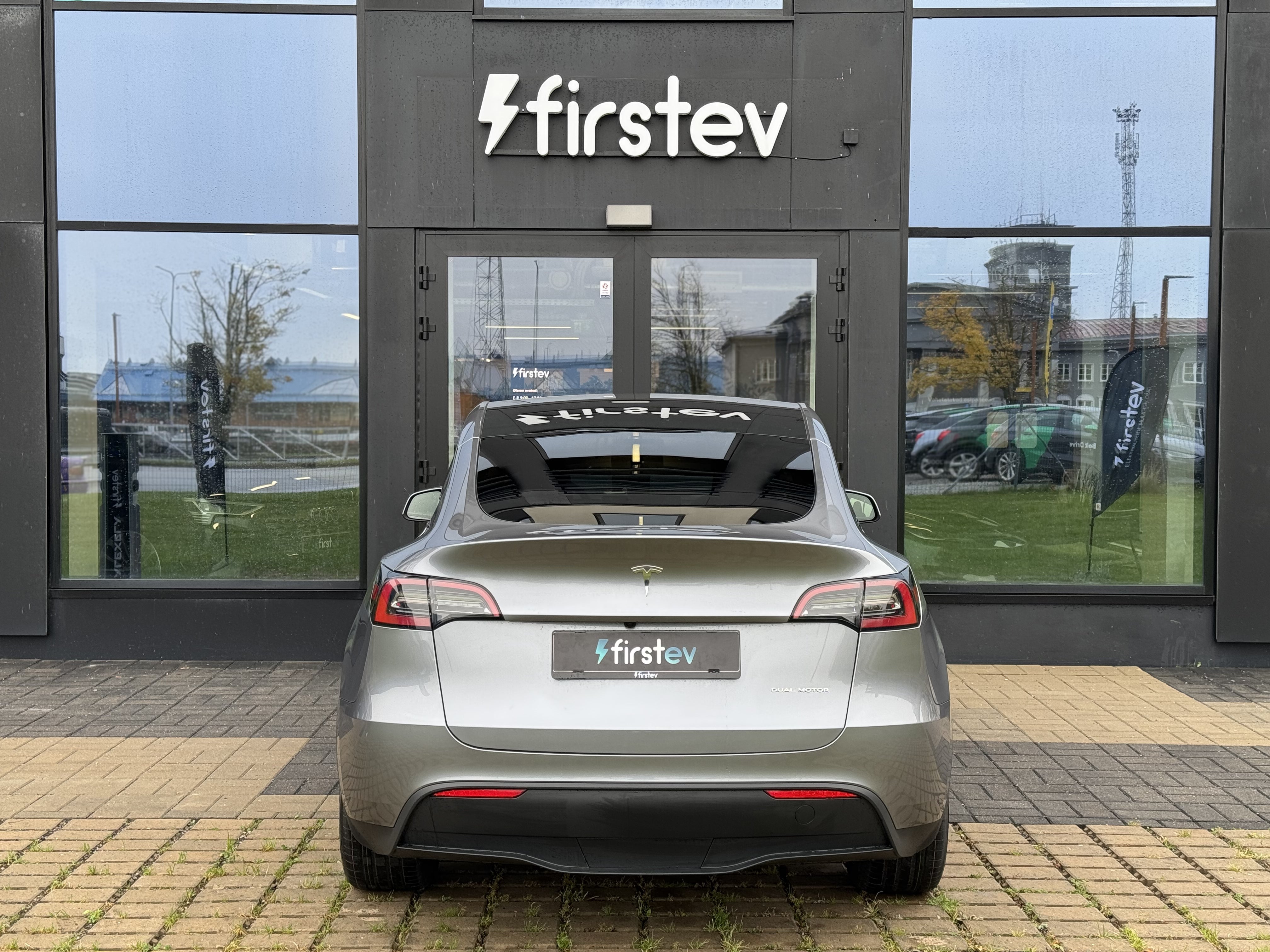 Tesla Model Y Long Range 2024