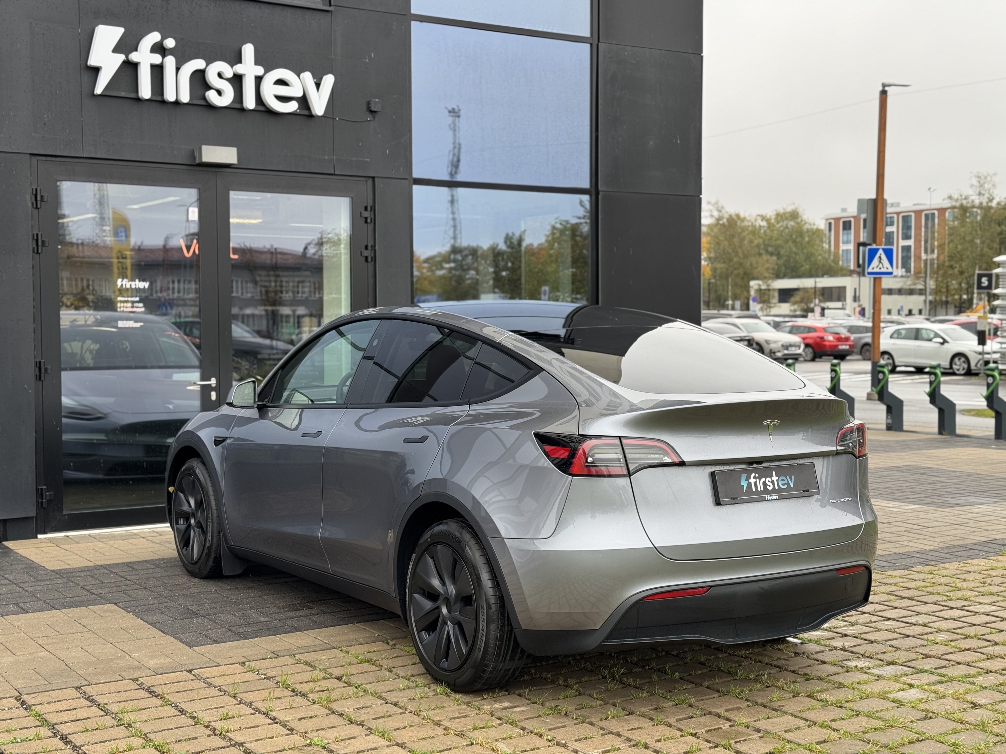 Tesla Model Y Long Range 2024