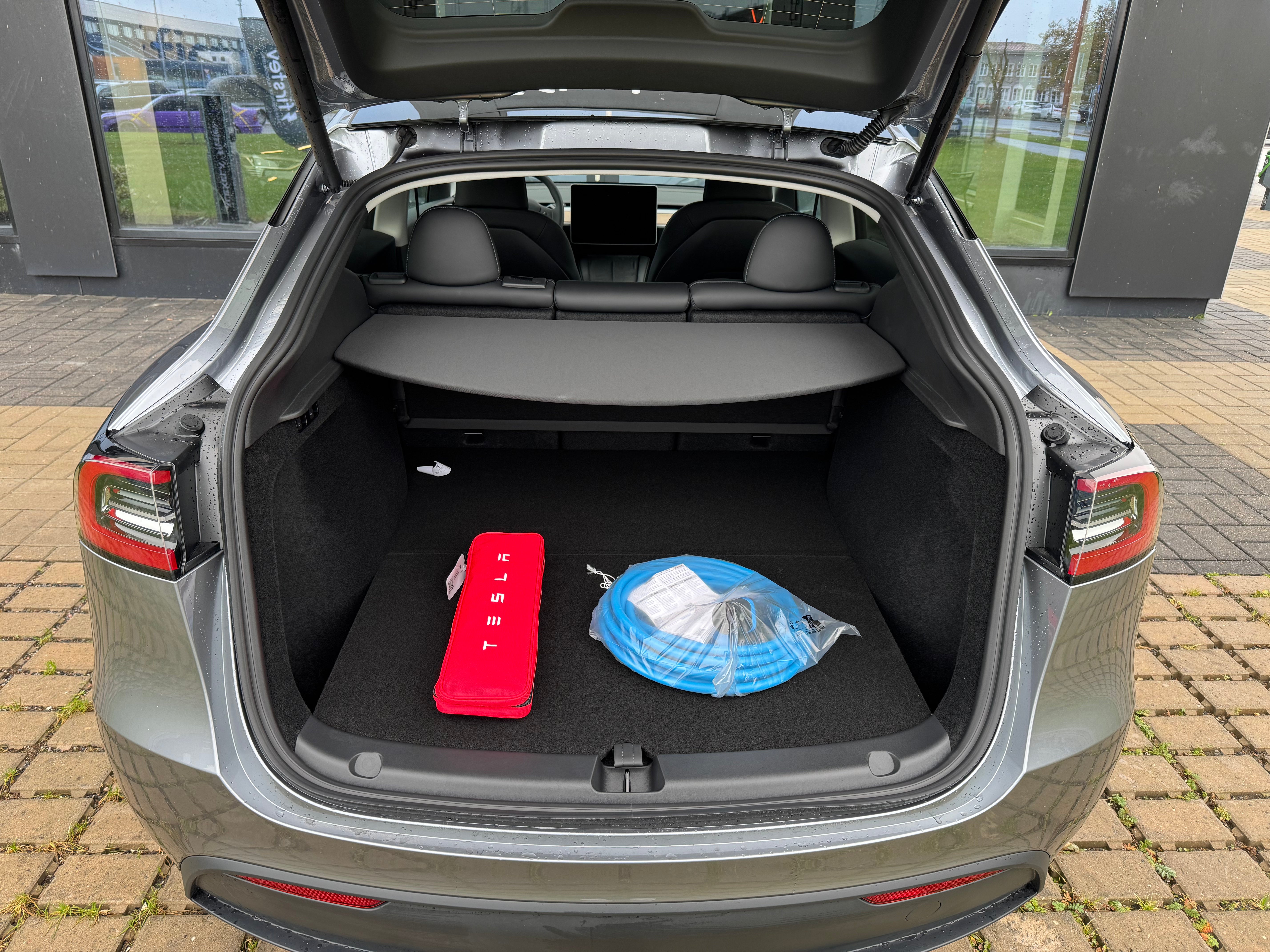 Tesla Model Y Long Range 2024