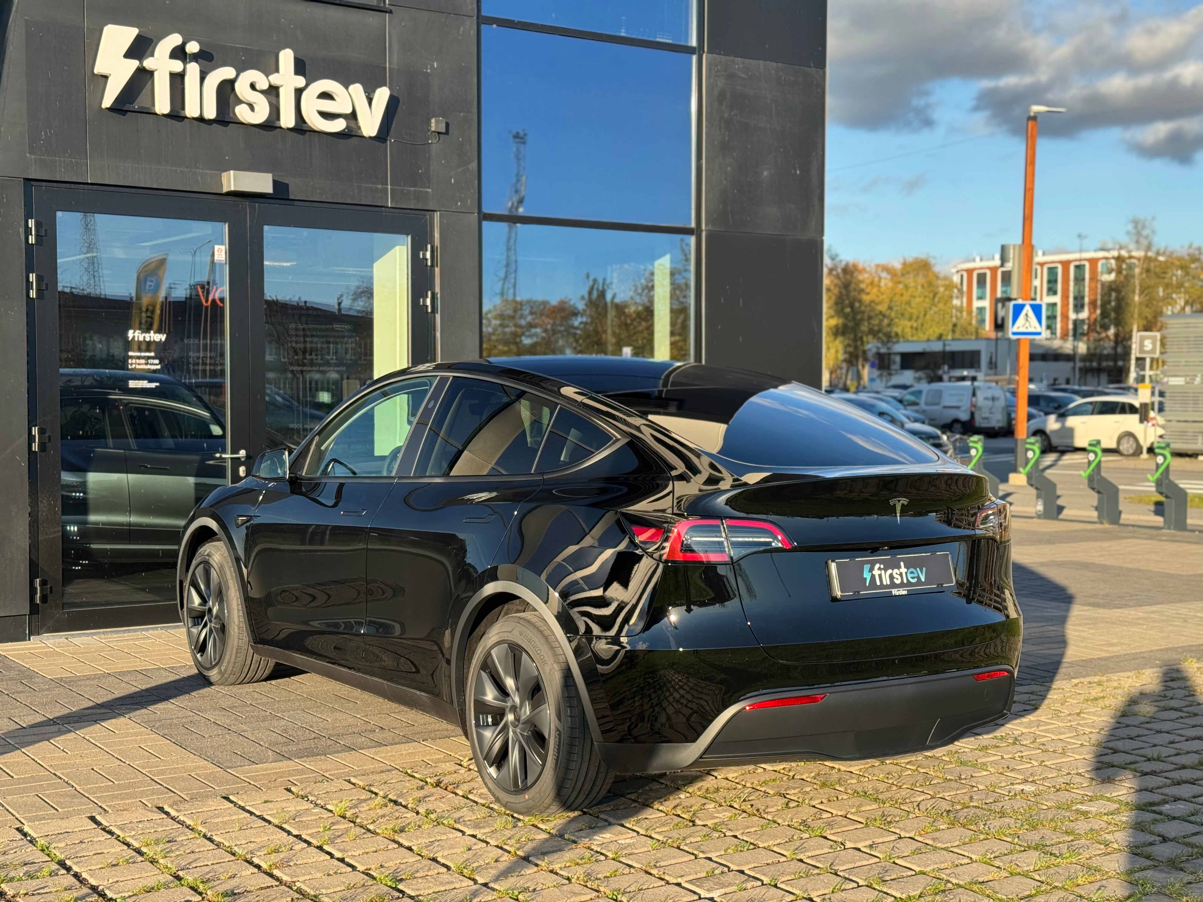 Tesla Model Y Long Range RWD 2024