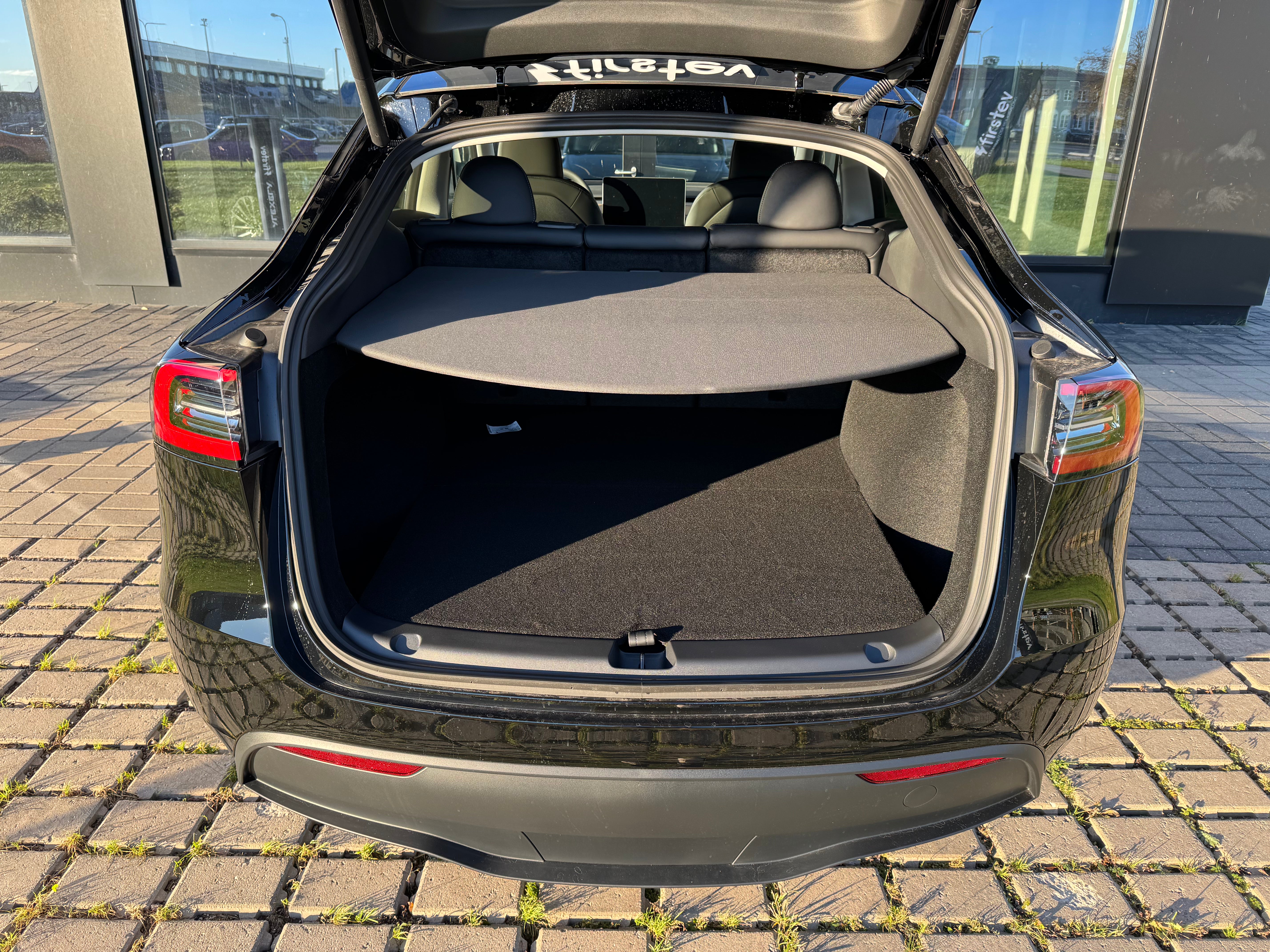 Tesla Model Y Long Range RWD 2024