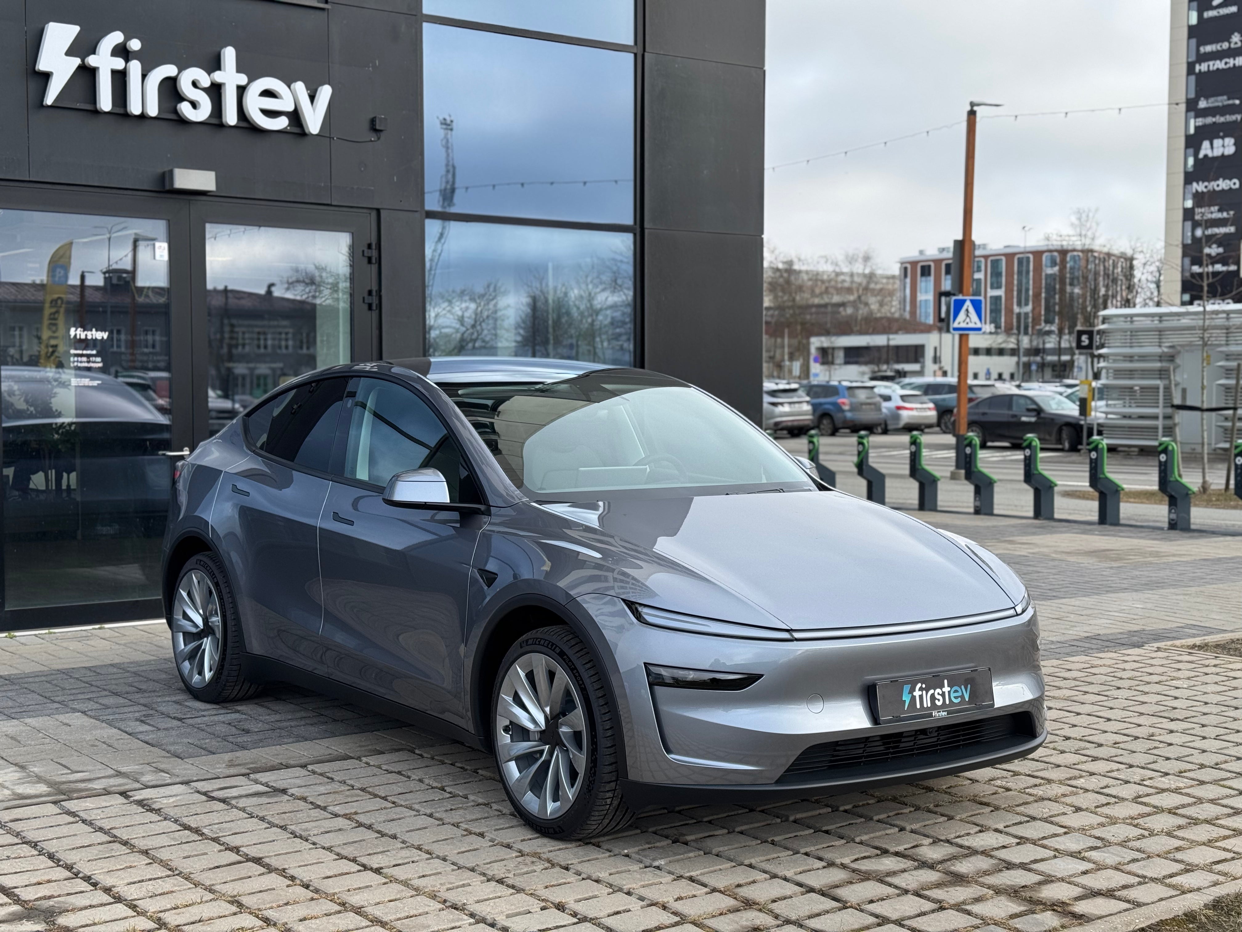 Tesla Model Y Juniper 2025