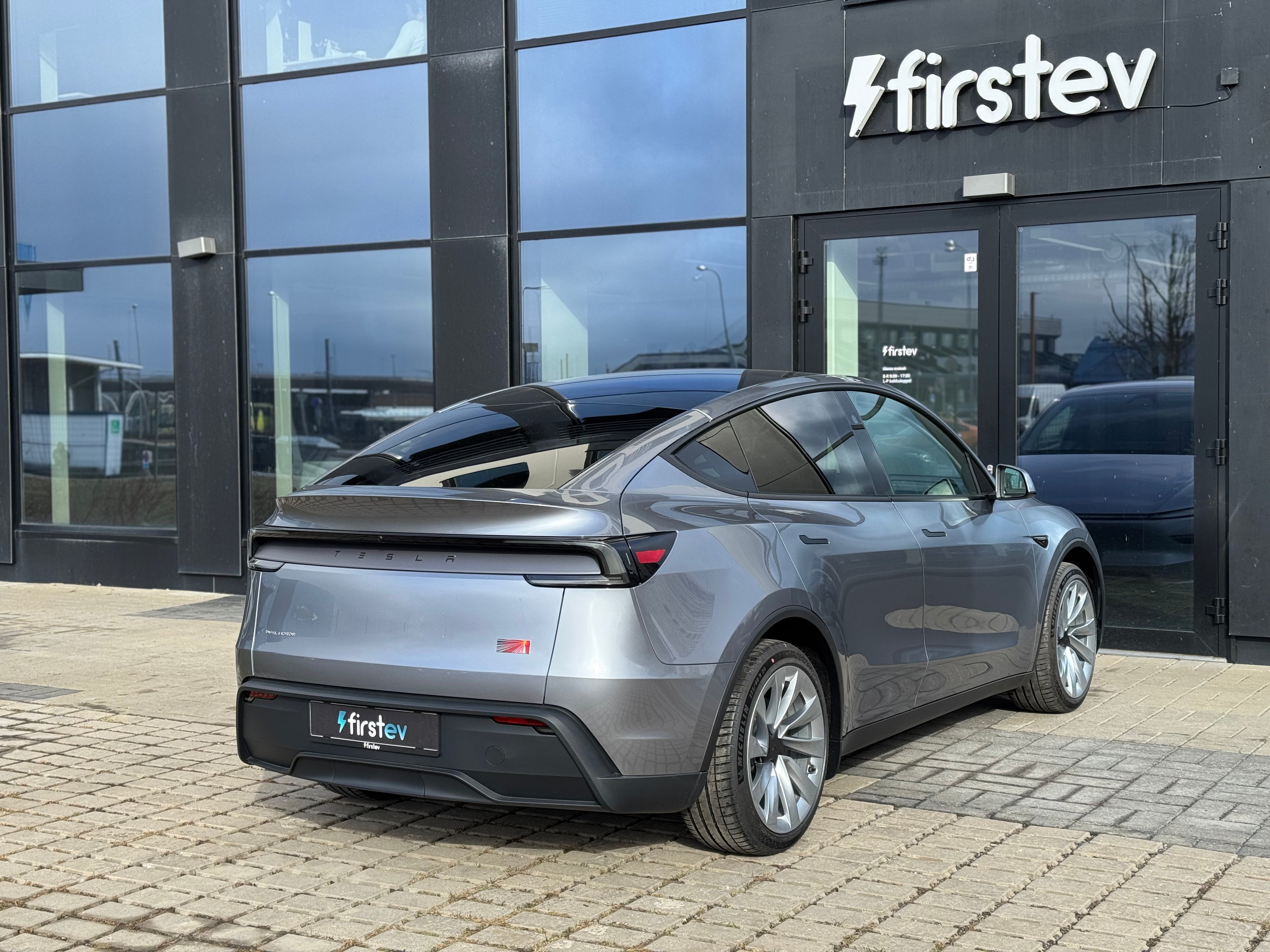 Tesla Model Y Juniper 2025