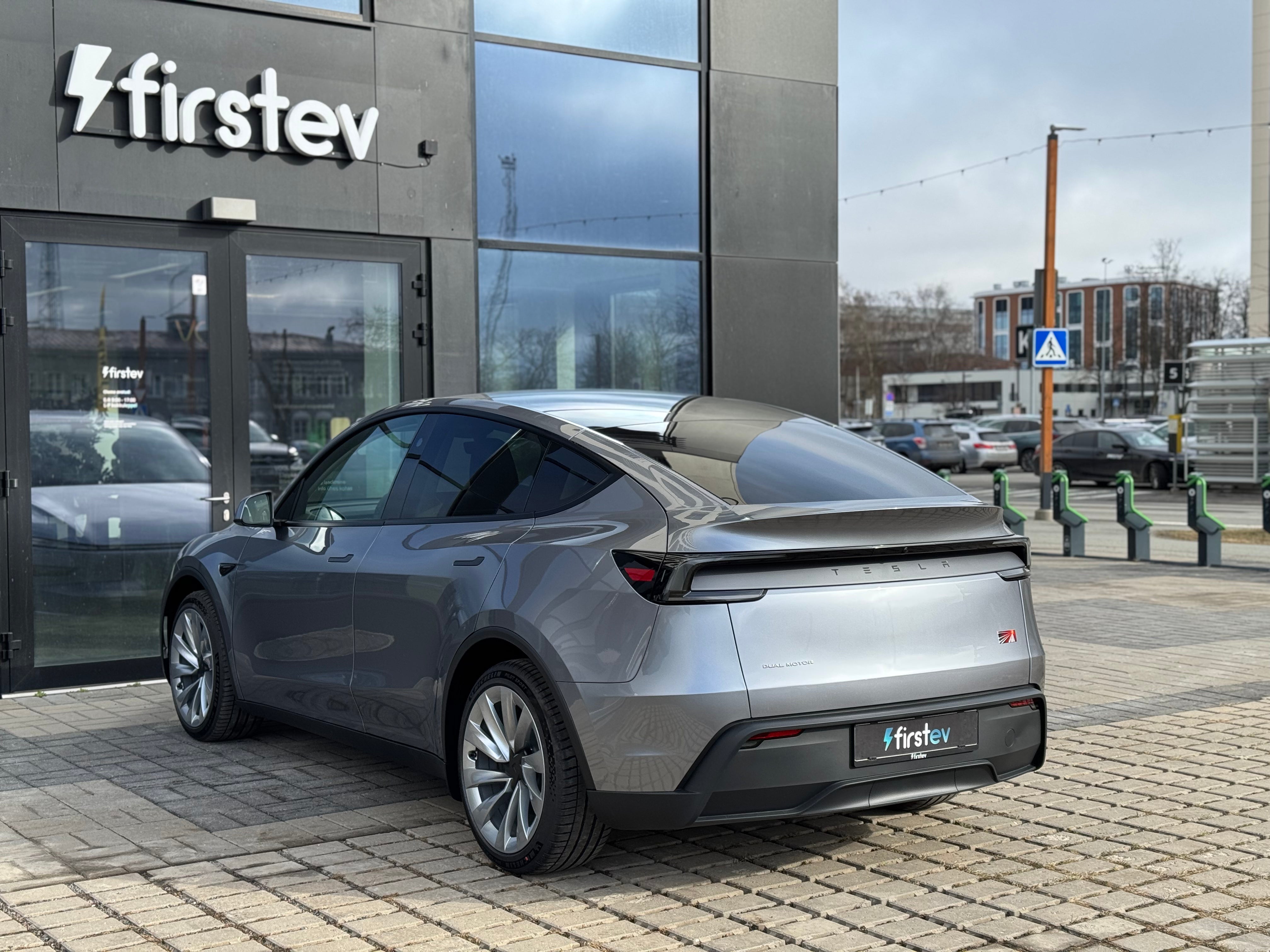 Tesla Model Y Juniper 2025