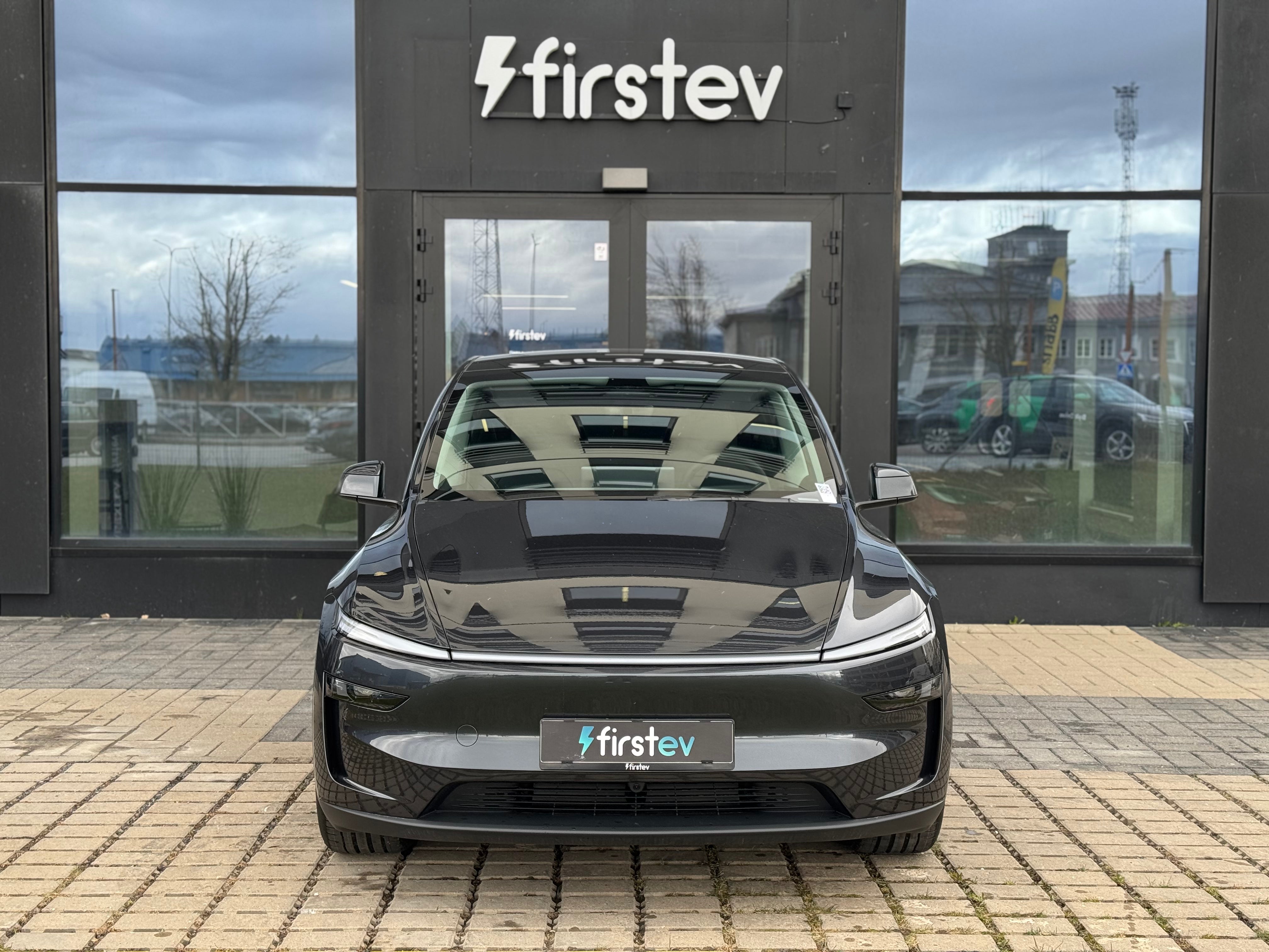 Tesla Model Y Long Range 2025