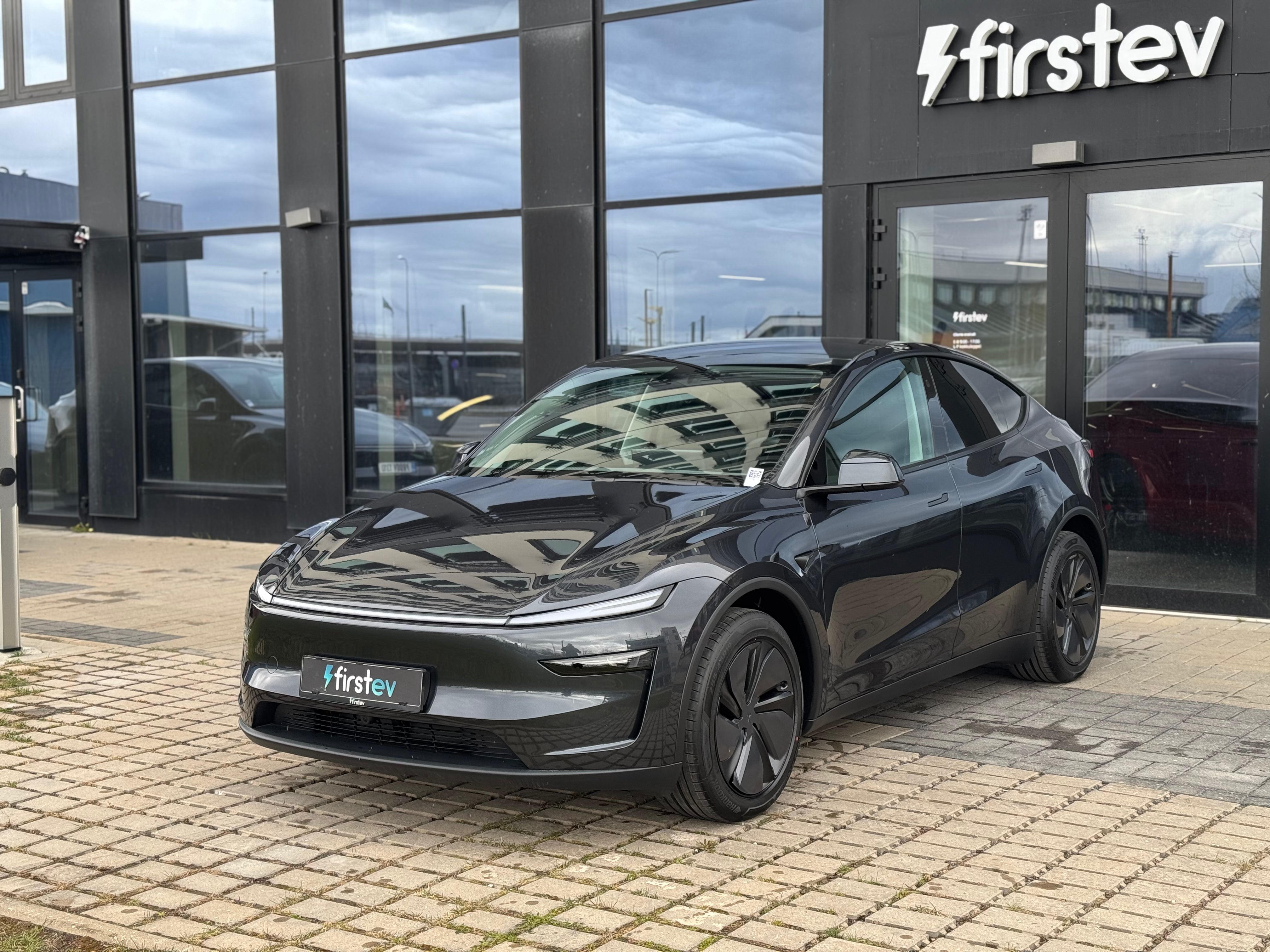 Tesla Model Y Long Range 2025