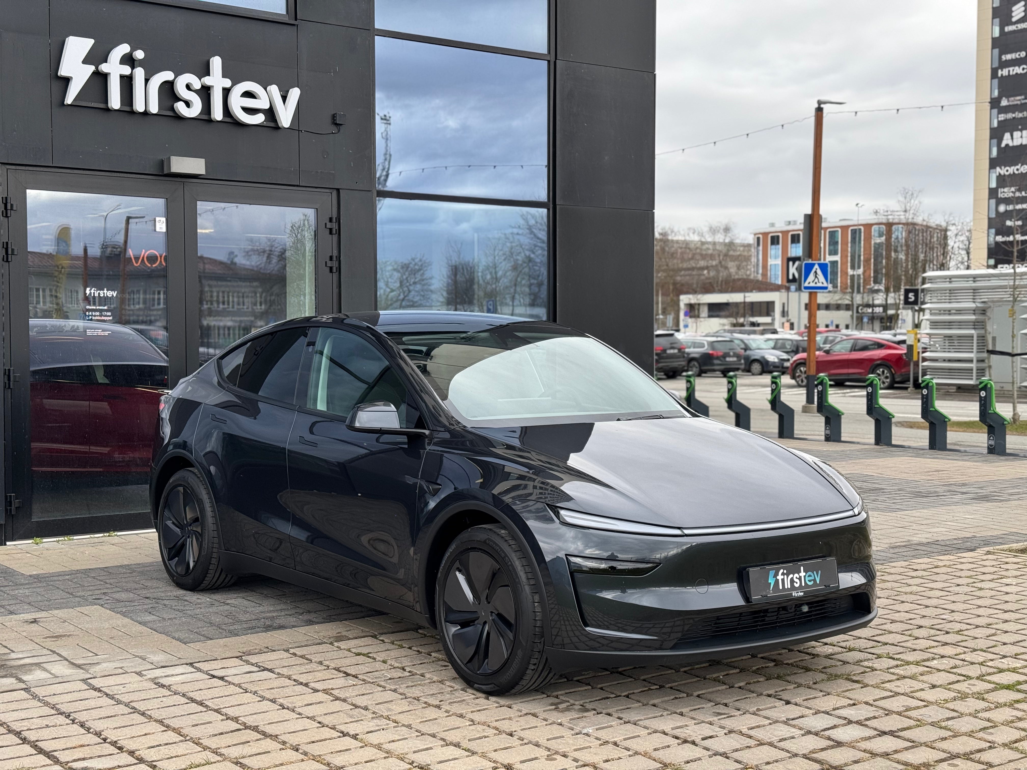 Tesla Model Y Long Range 2025