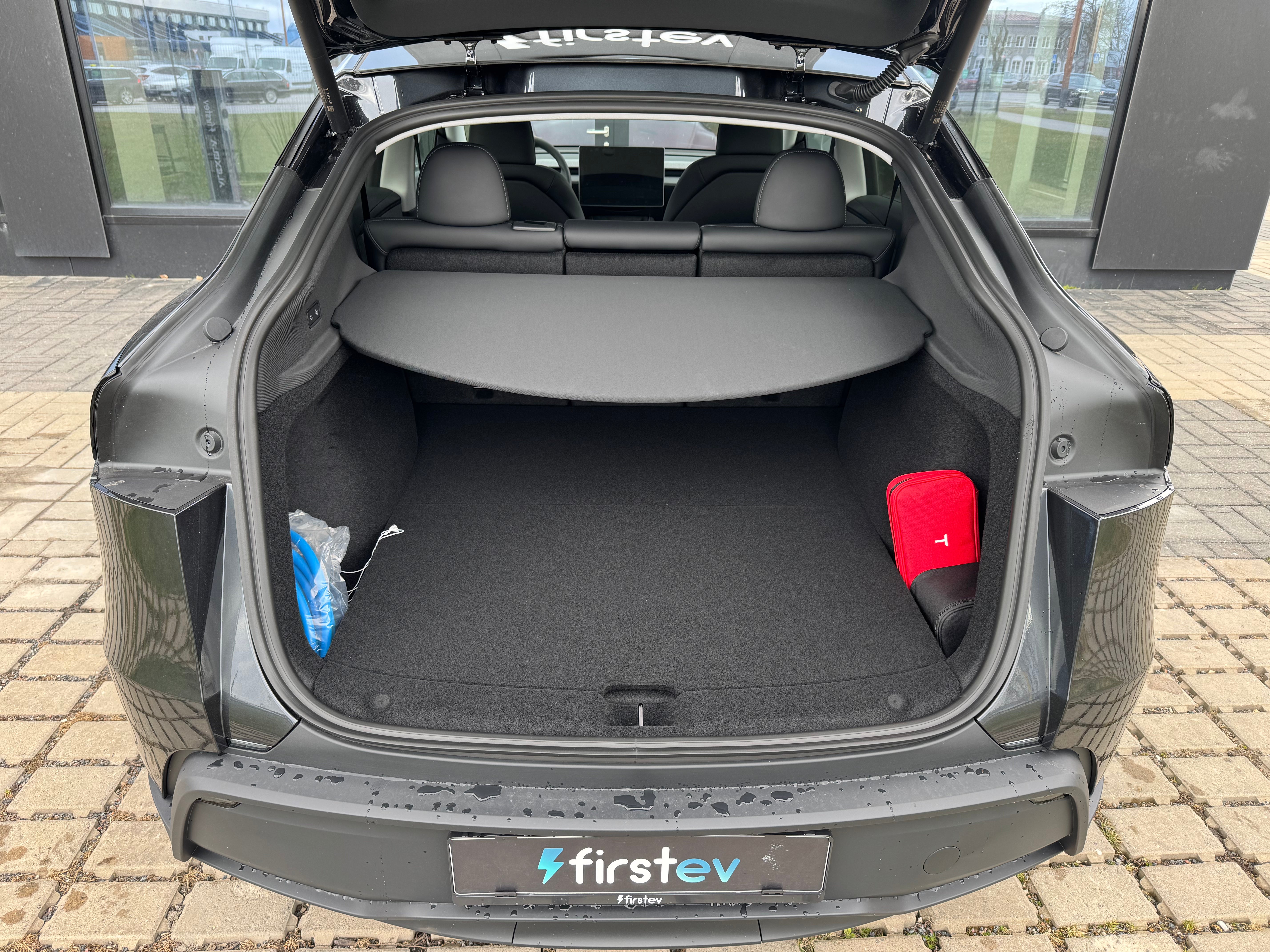 Tesla Model Y Long Range 2025