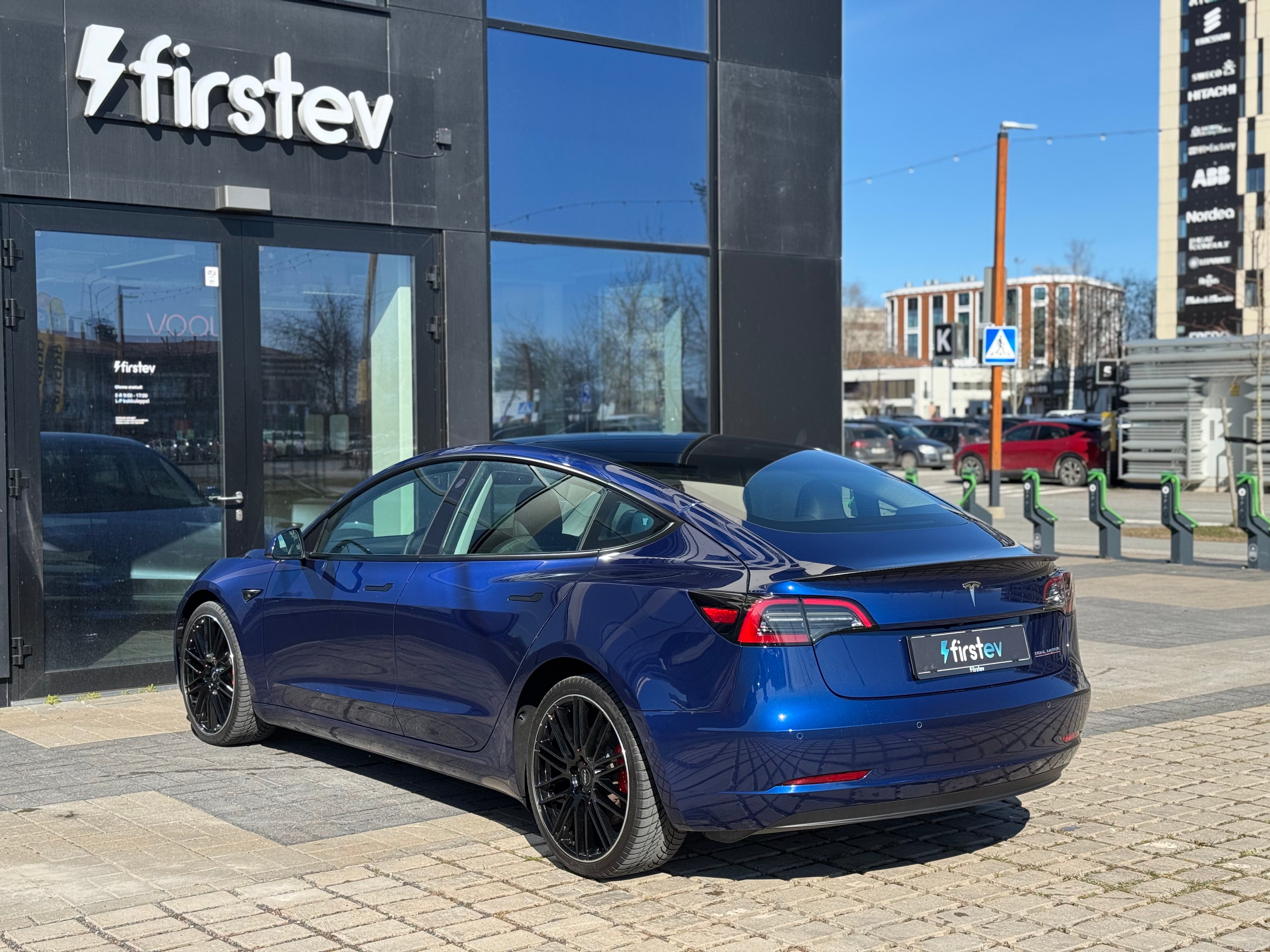 Tesla Model 3 Performance