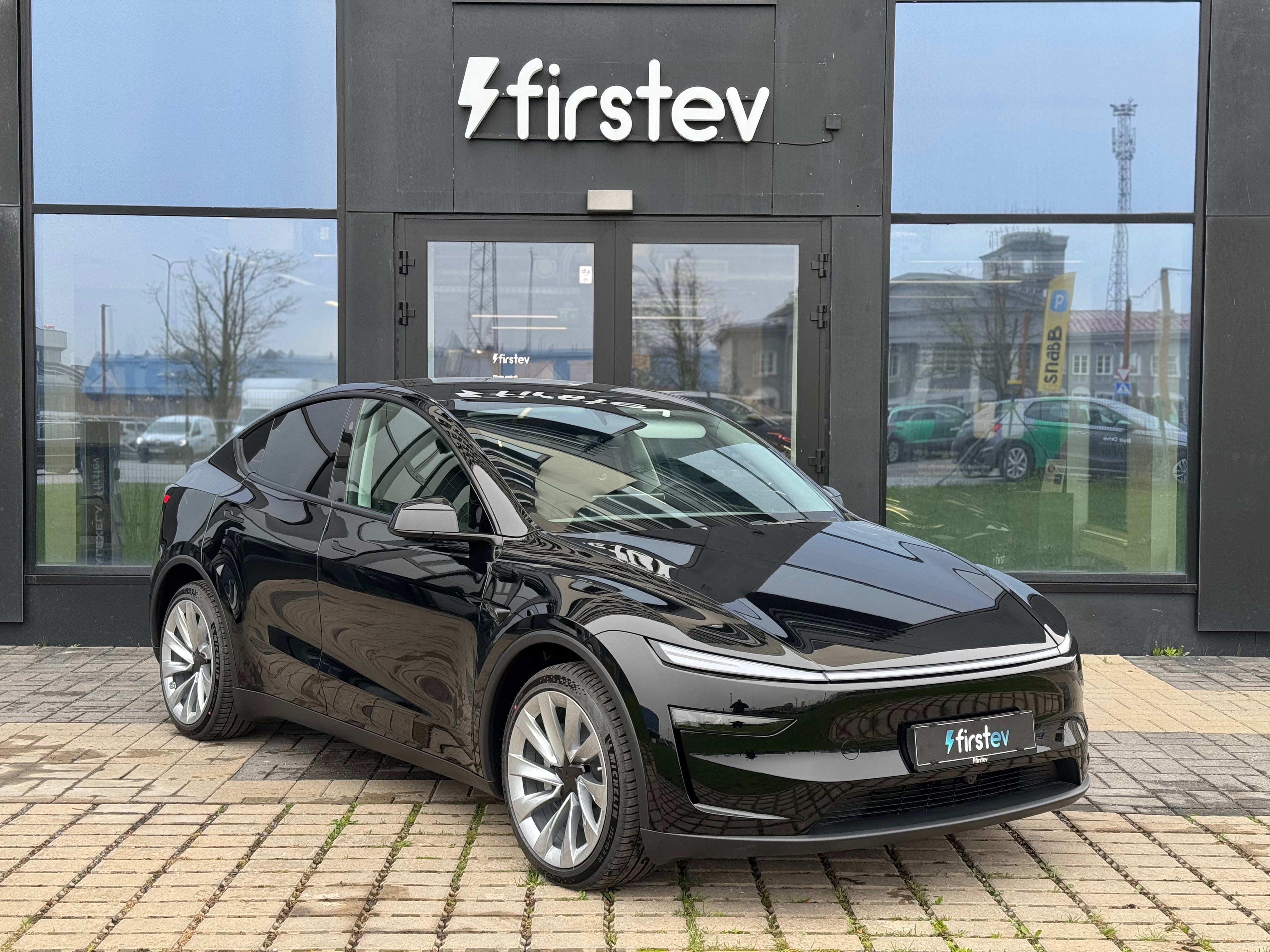 Tesla Model Y Long Range 2025