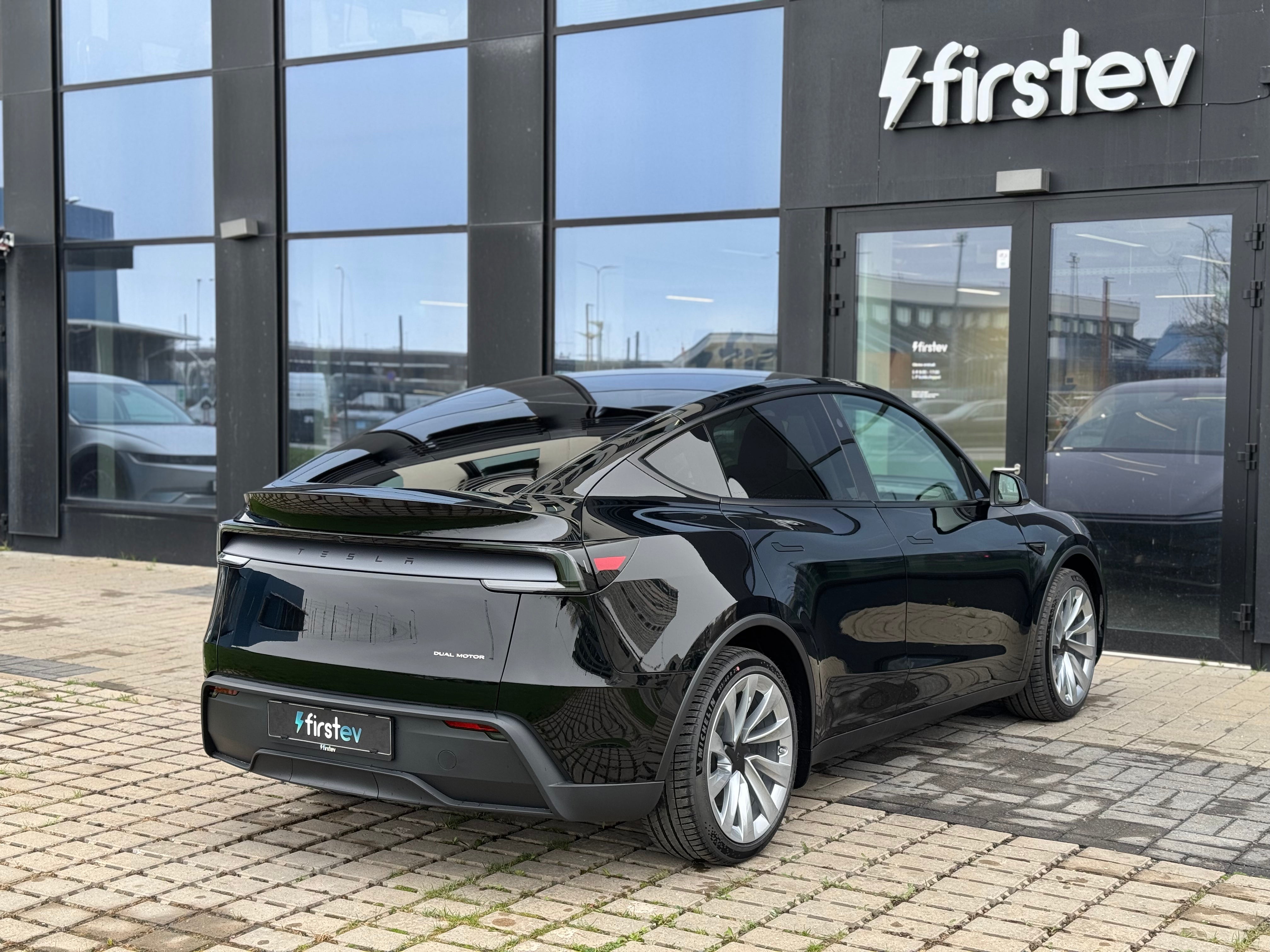 Tesla Model Y Long Range 2025