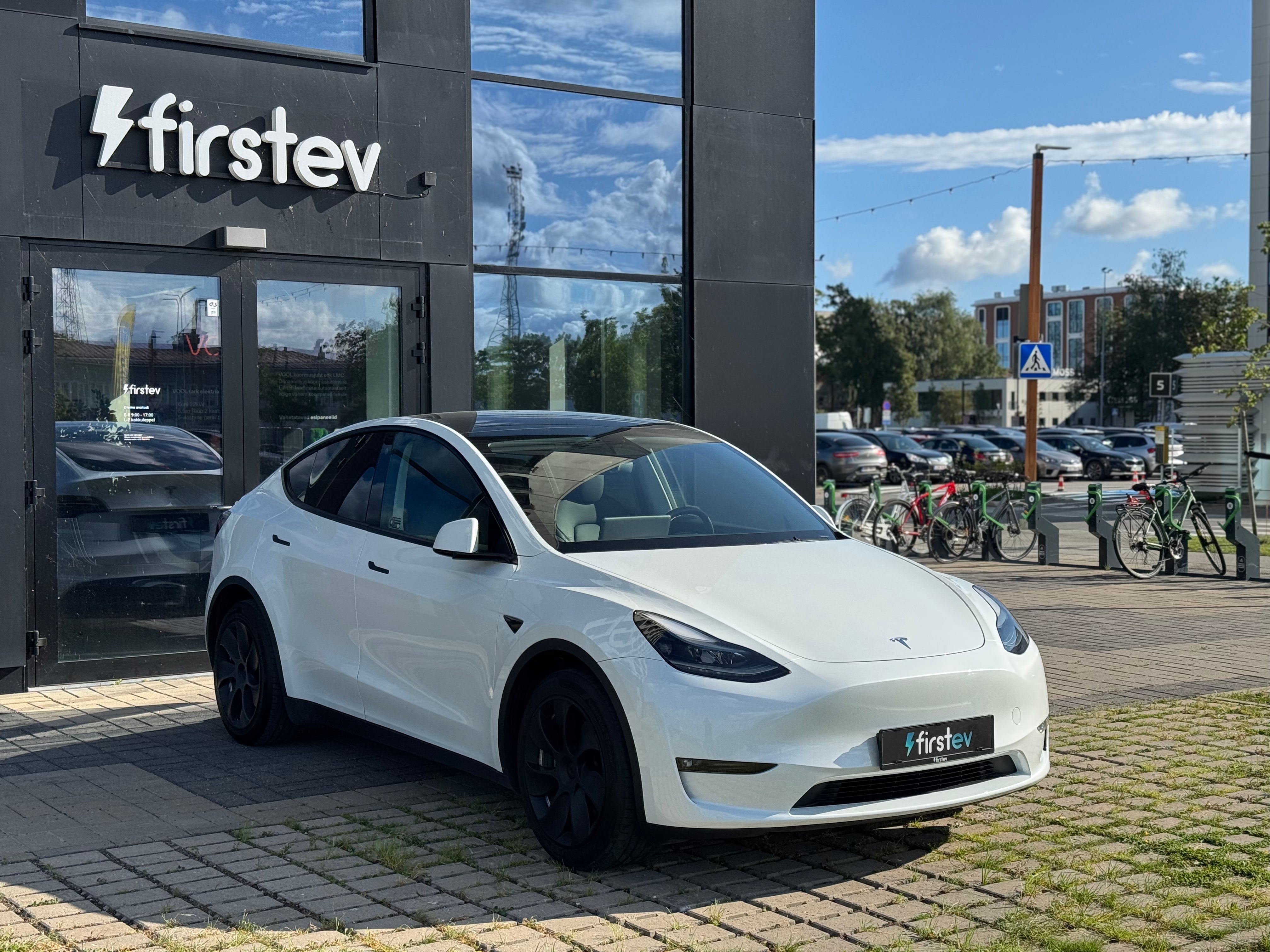 Tesla Model Y Long Range AWD 2023