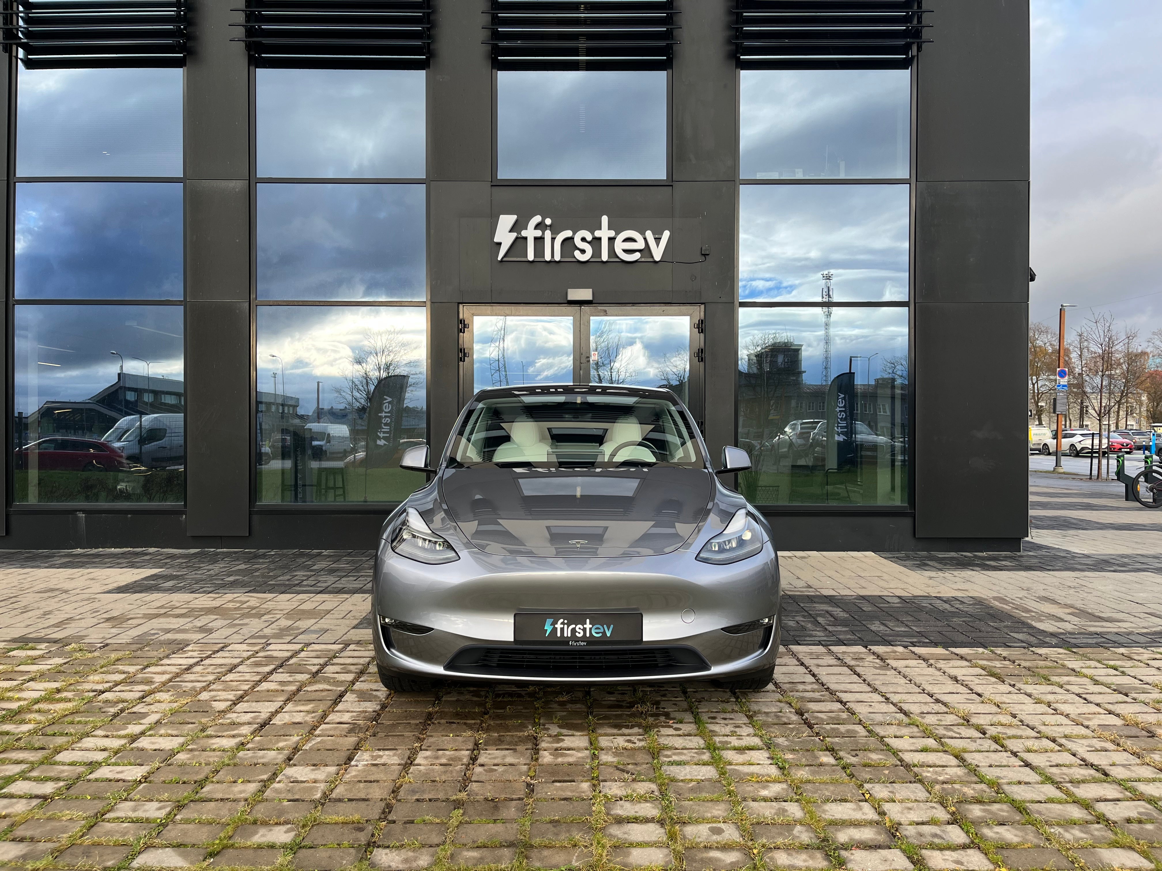 Tesla Model Y Long Range 2024