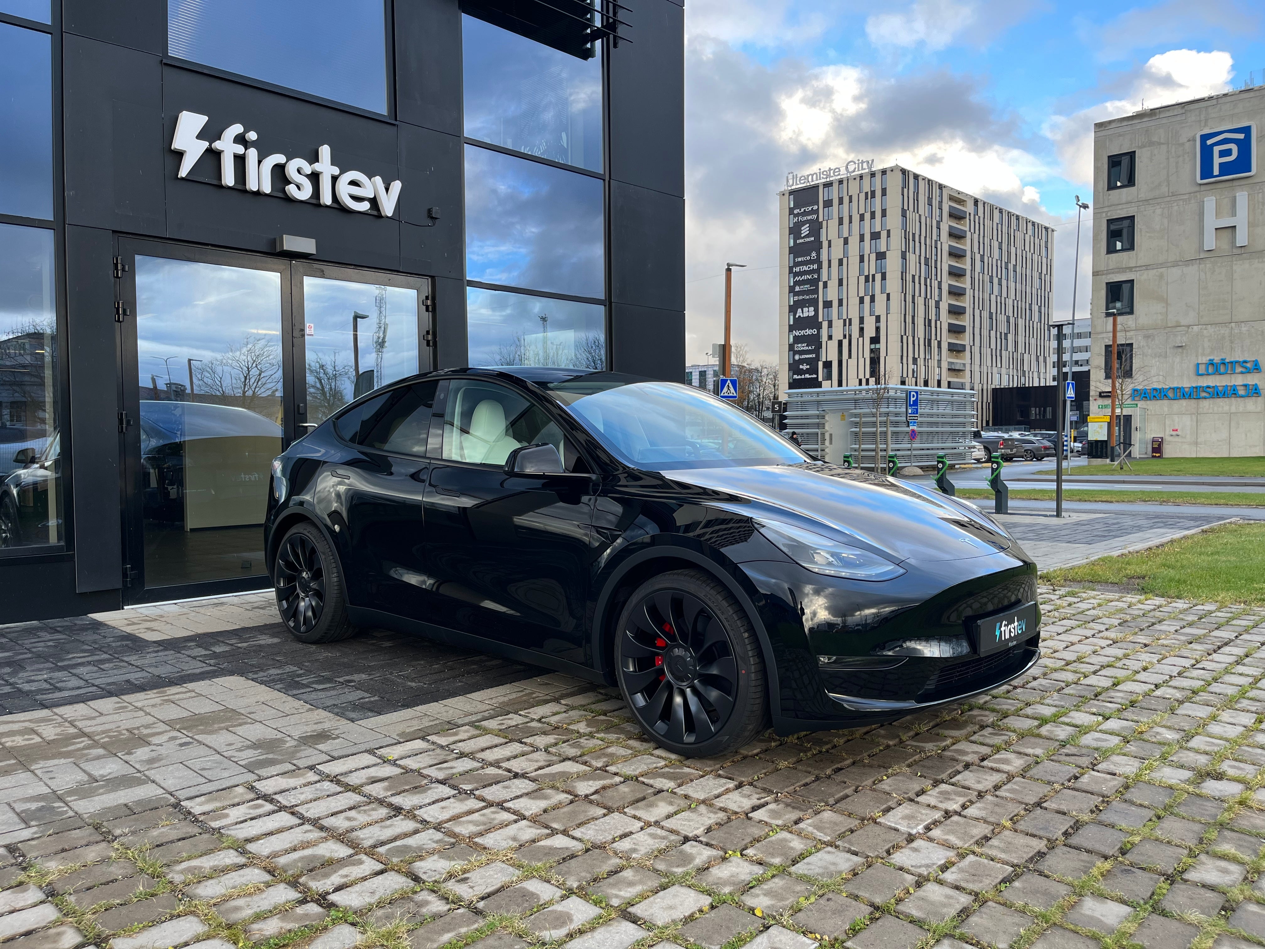 Tesla Model Y Performance 2024