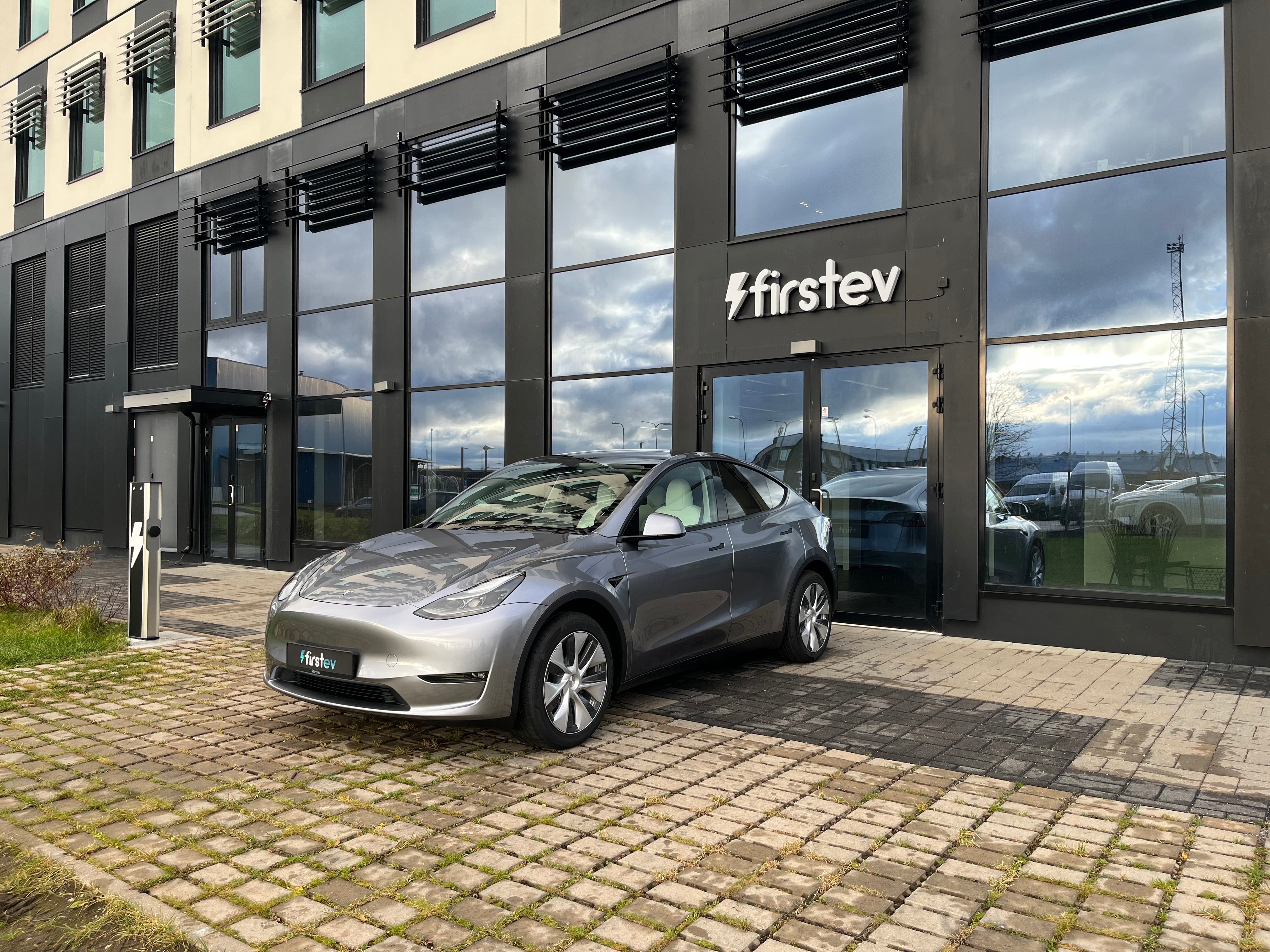 Tesla Model Y Long Range 2024
