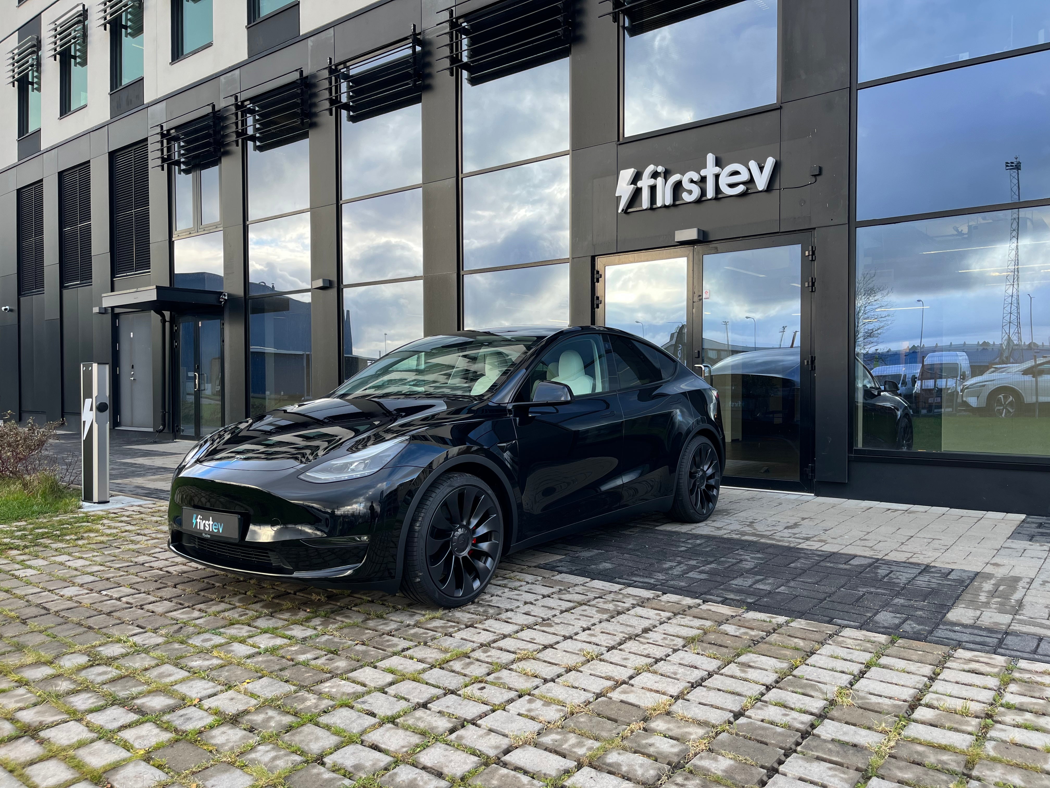 Tesla Model Y Performance 2024