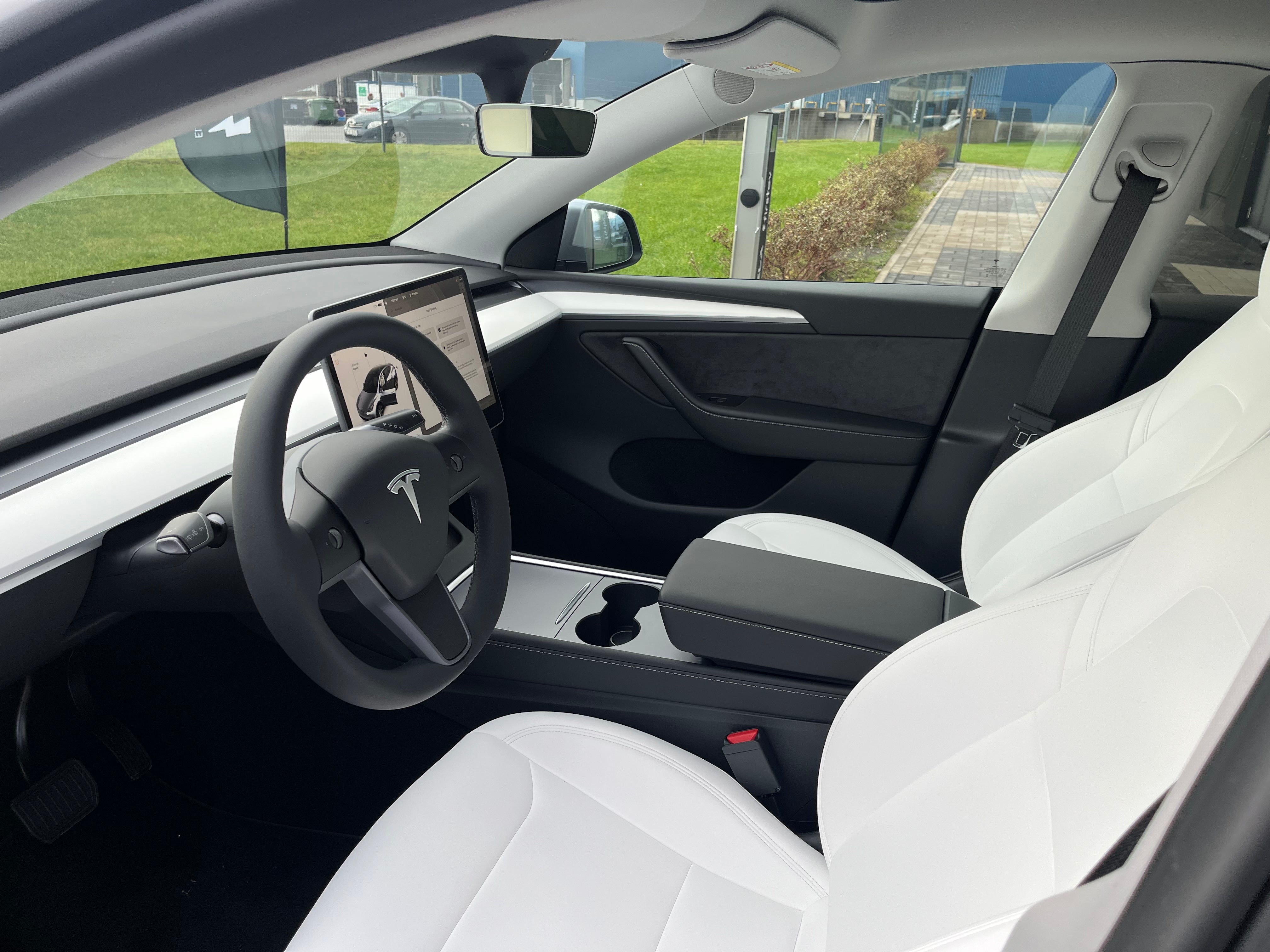 Tesla Model Y Long Range 2024