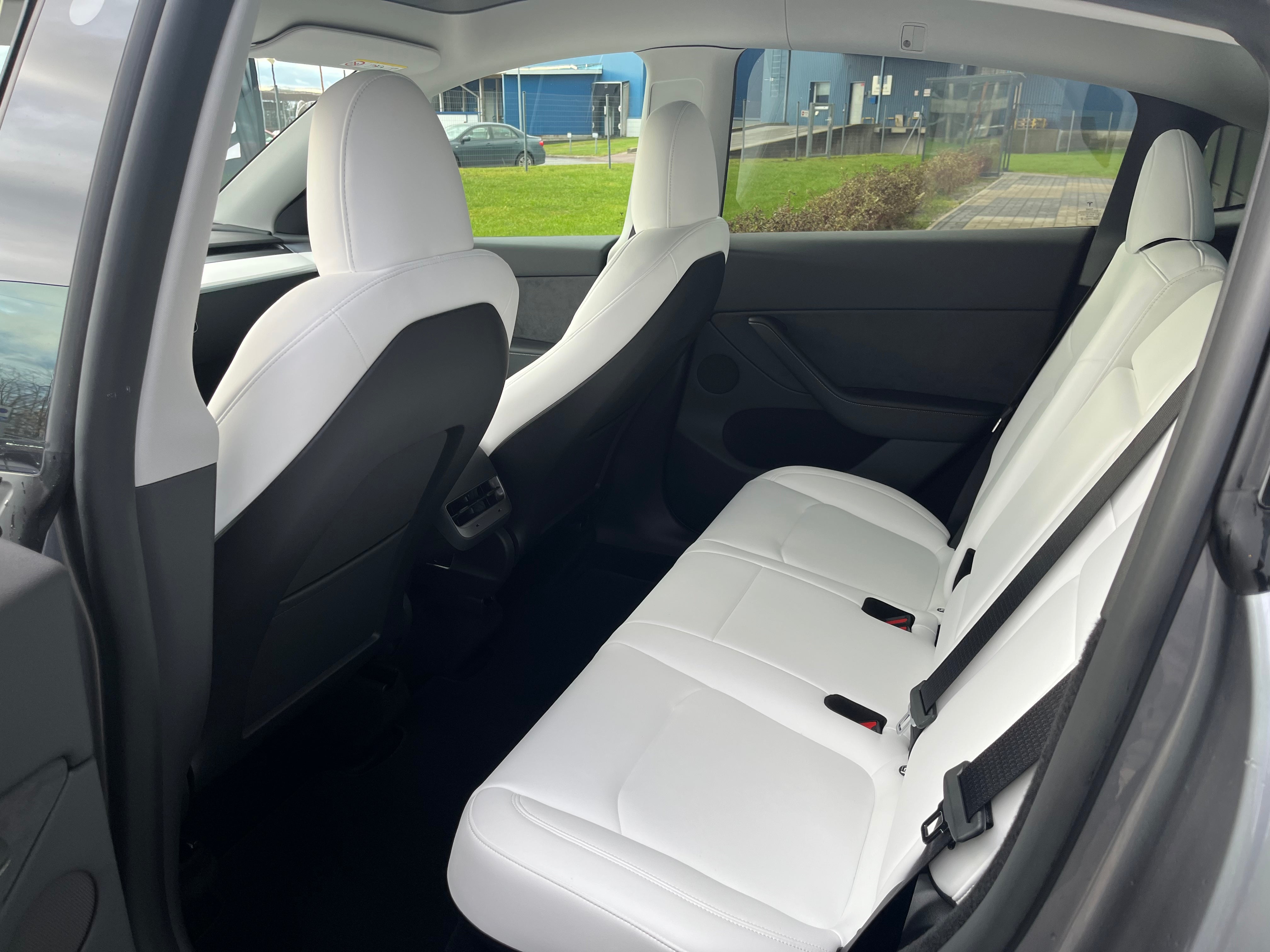 Tesla Model Y Long Range 2024
