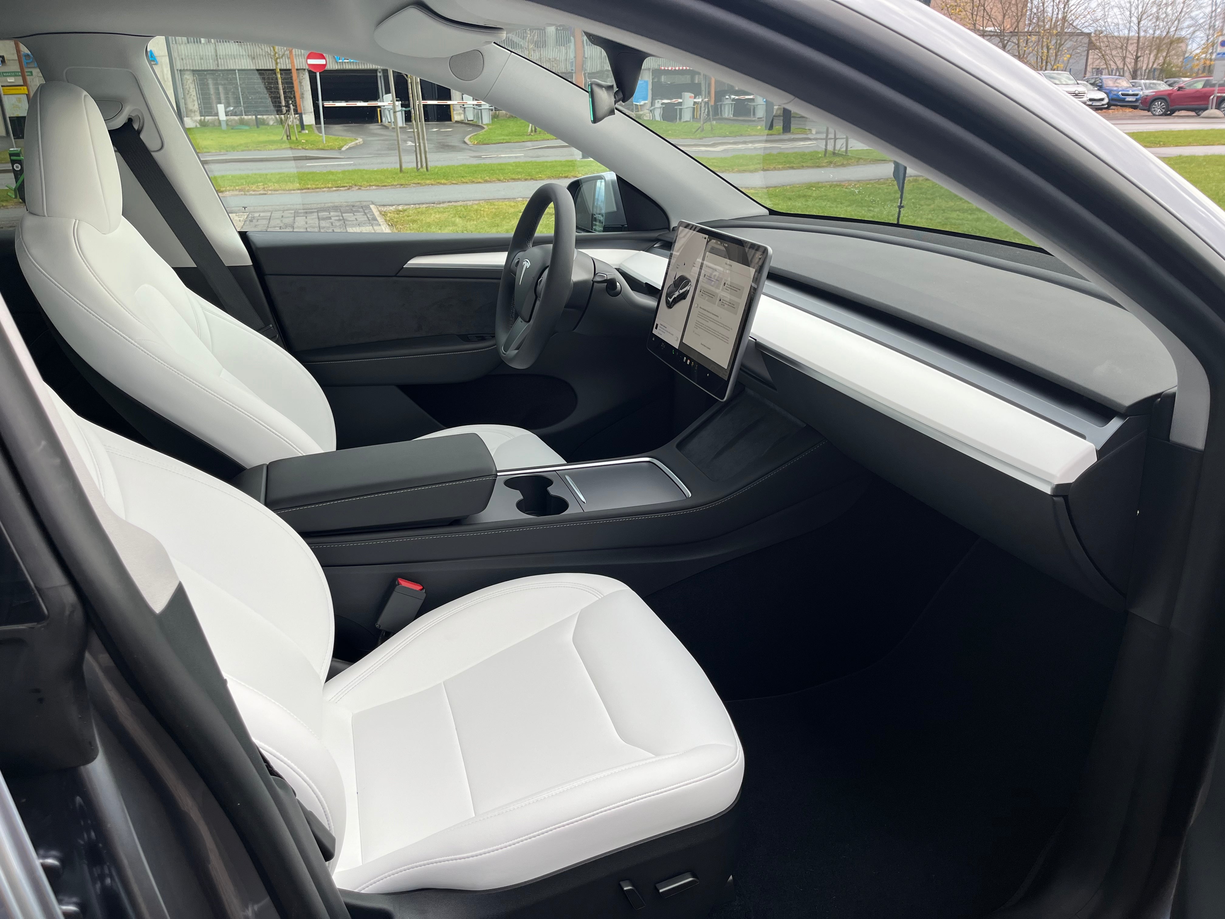 Tesla Model Y Long Range 2024
