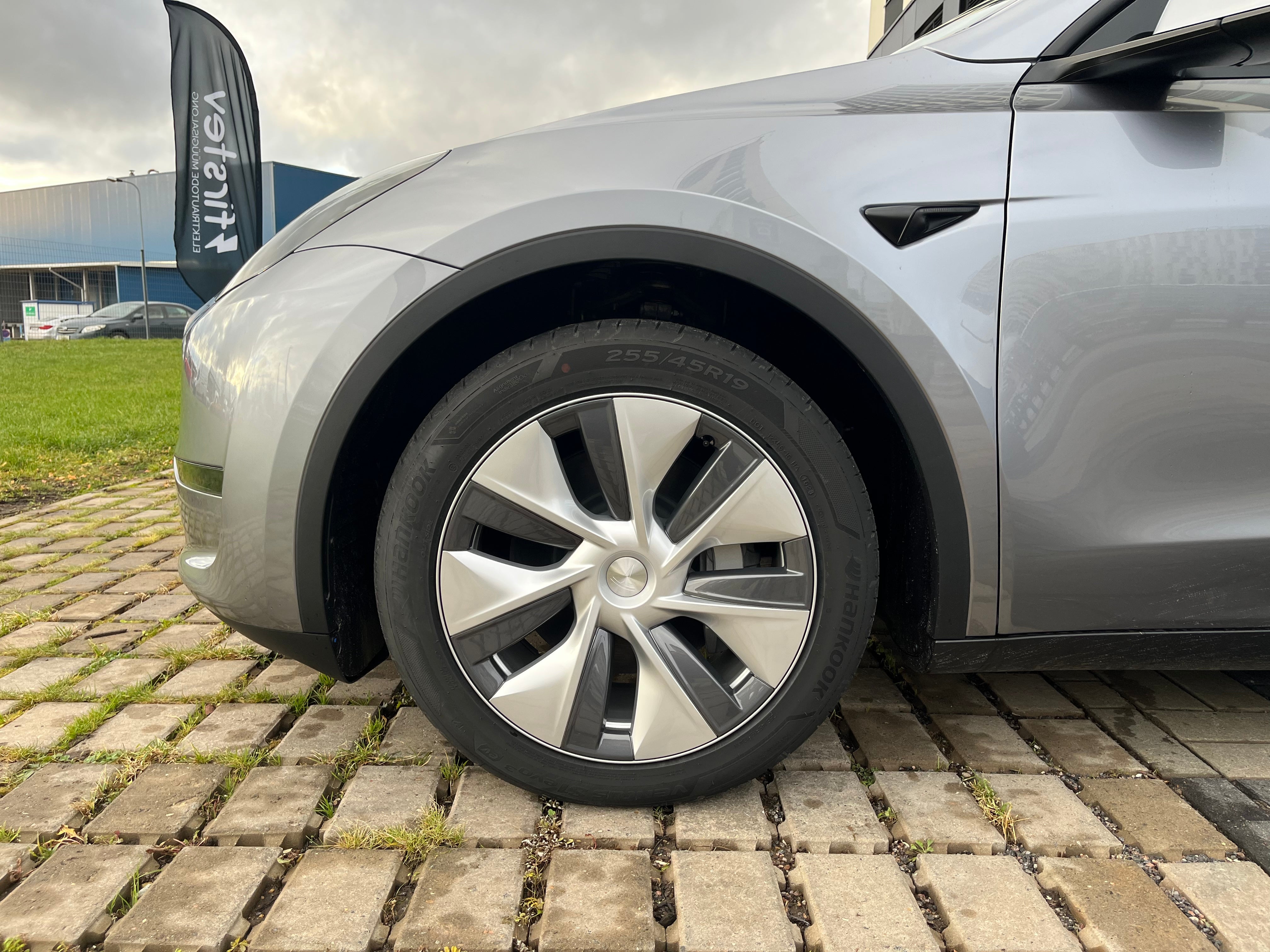 Tesla Model Y Long Range 2024