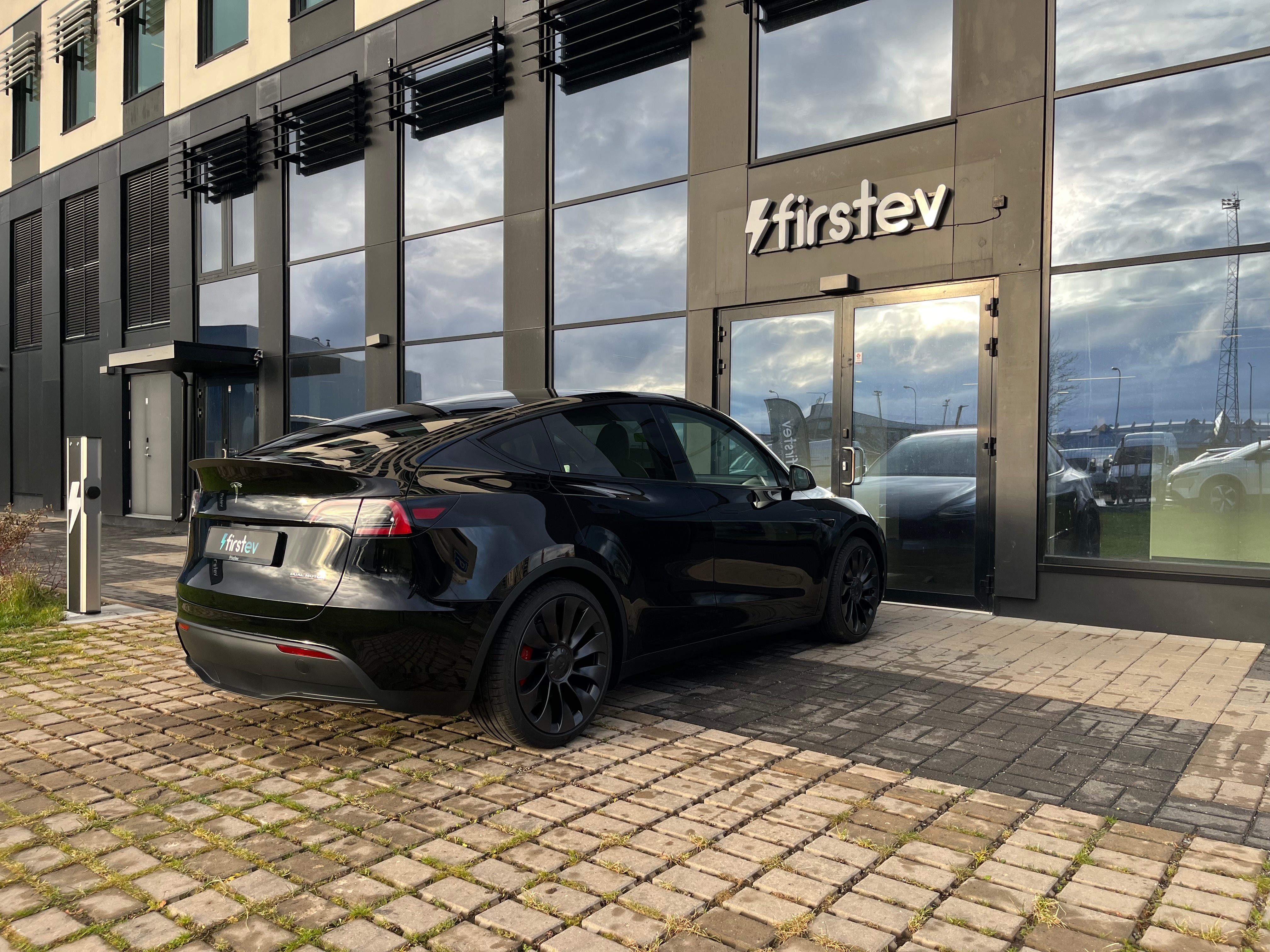 Tesla Model Y Performance 2024
