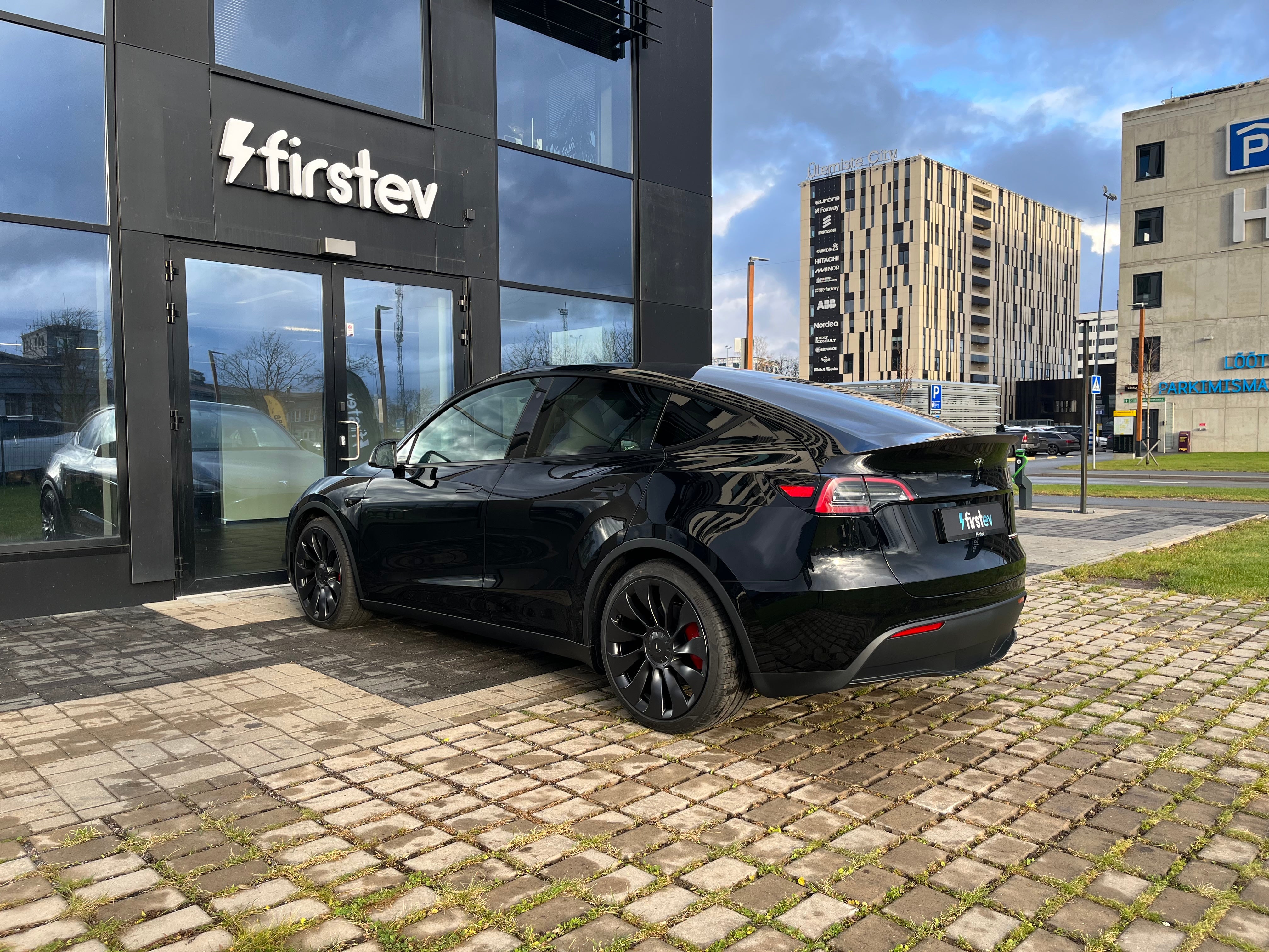Tesla Model Y Performance 2024