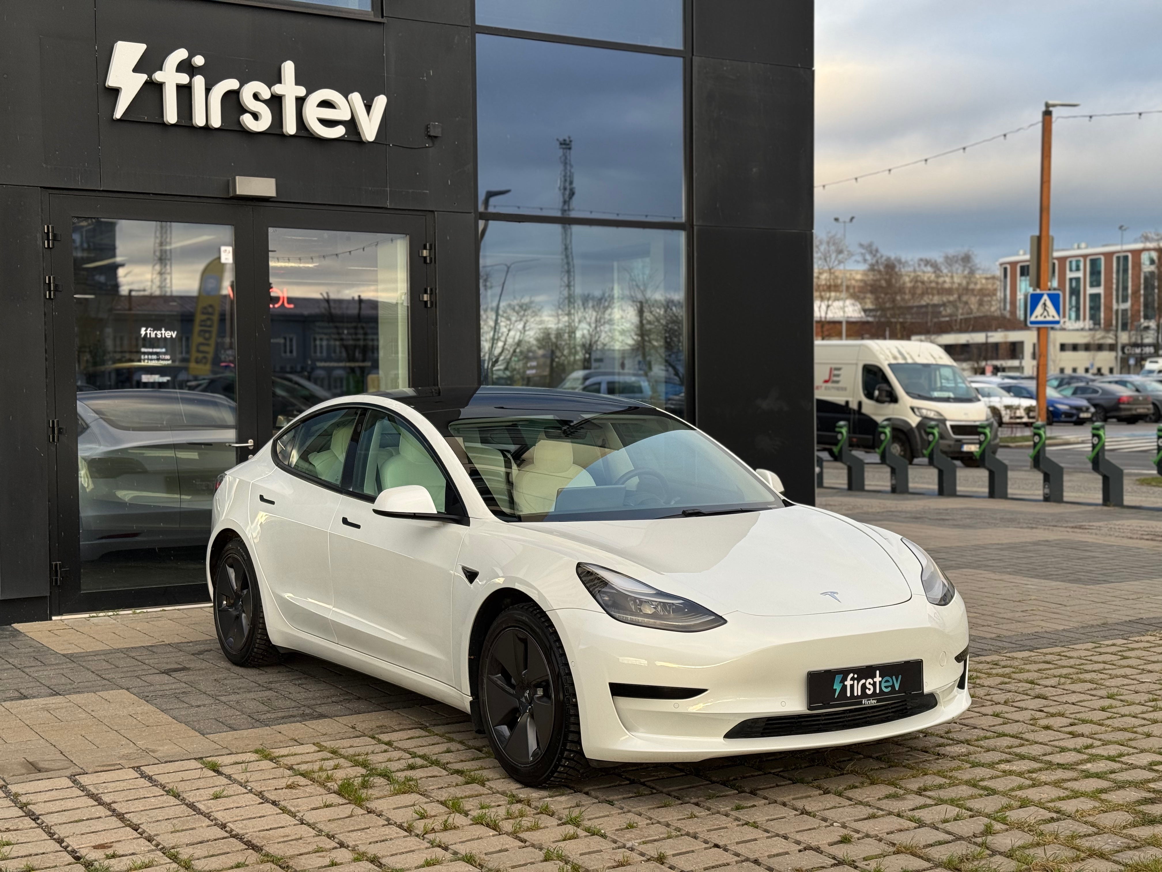 Tesla Model 3 Standard Range Plus 2021